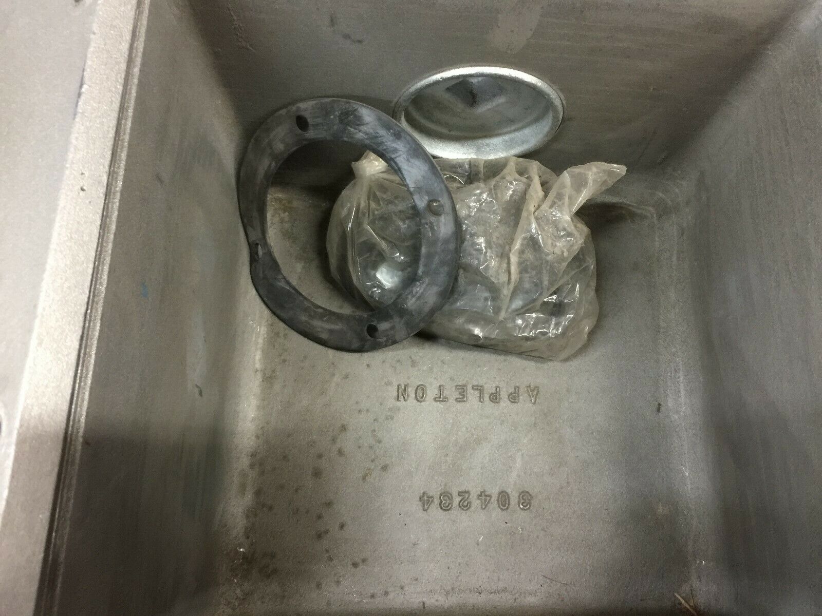 NEW NO BOX APPLETON ANGLED BACK BOX 304234 / 304228