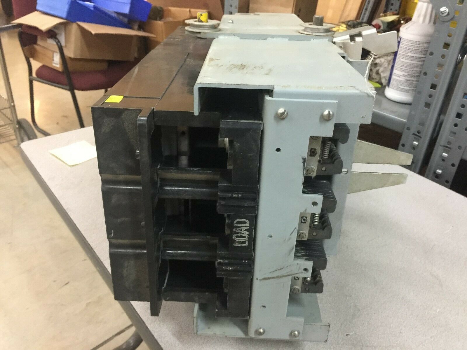 USED GE 800 AMP 3 POLE 600 VAC BREAKER WITH TKCD DRAWOUT SUBSTRUCTURE THK9VF46