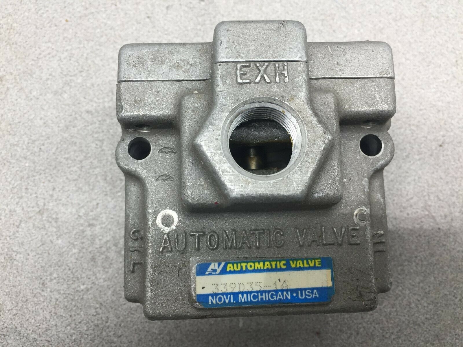 NEW NO BOX AUTOMATIC VALVE 339D35-1A