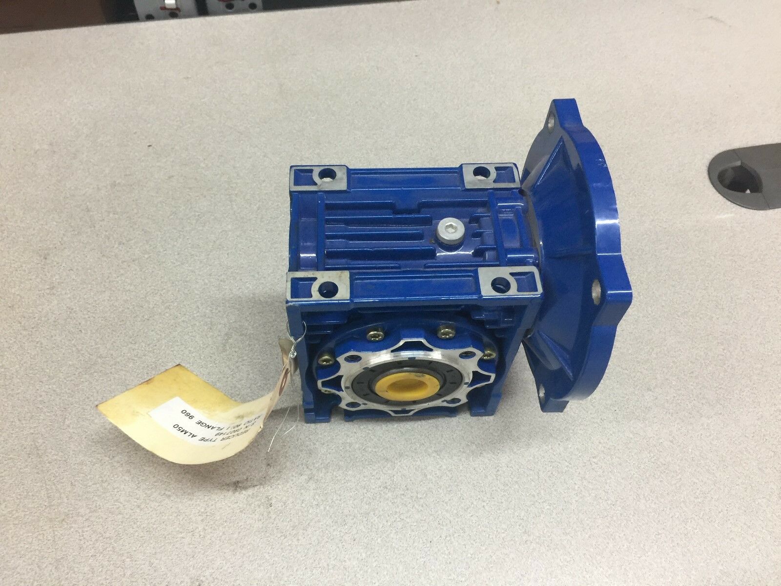 NEW NO BOX WORLDWIDE 90-1RATIO CFACE ANGLED REDUCER ALM50
