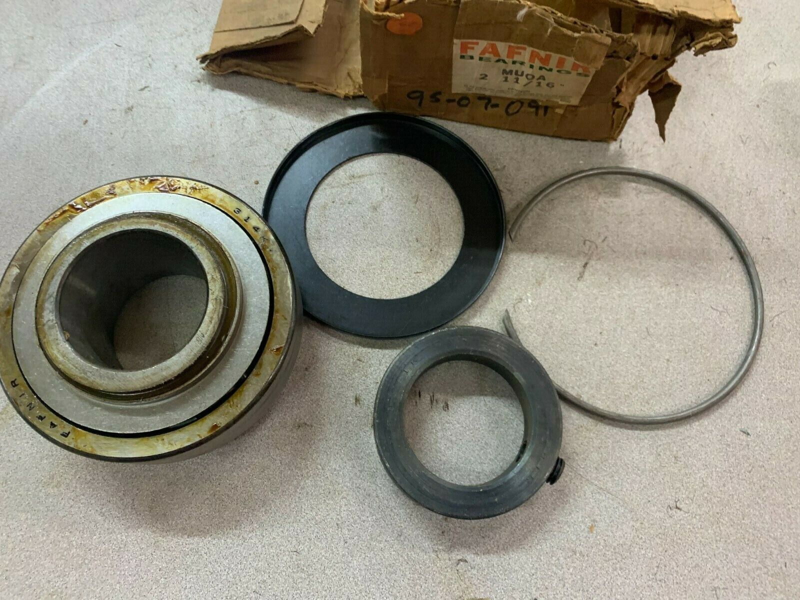 NEW IN BOX FAFNIR SMN211K INSERT BEARING MUOA 2 11/16