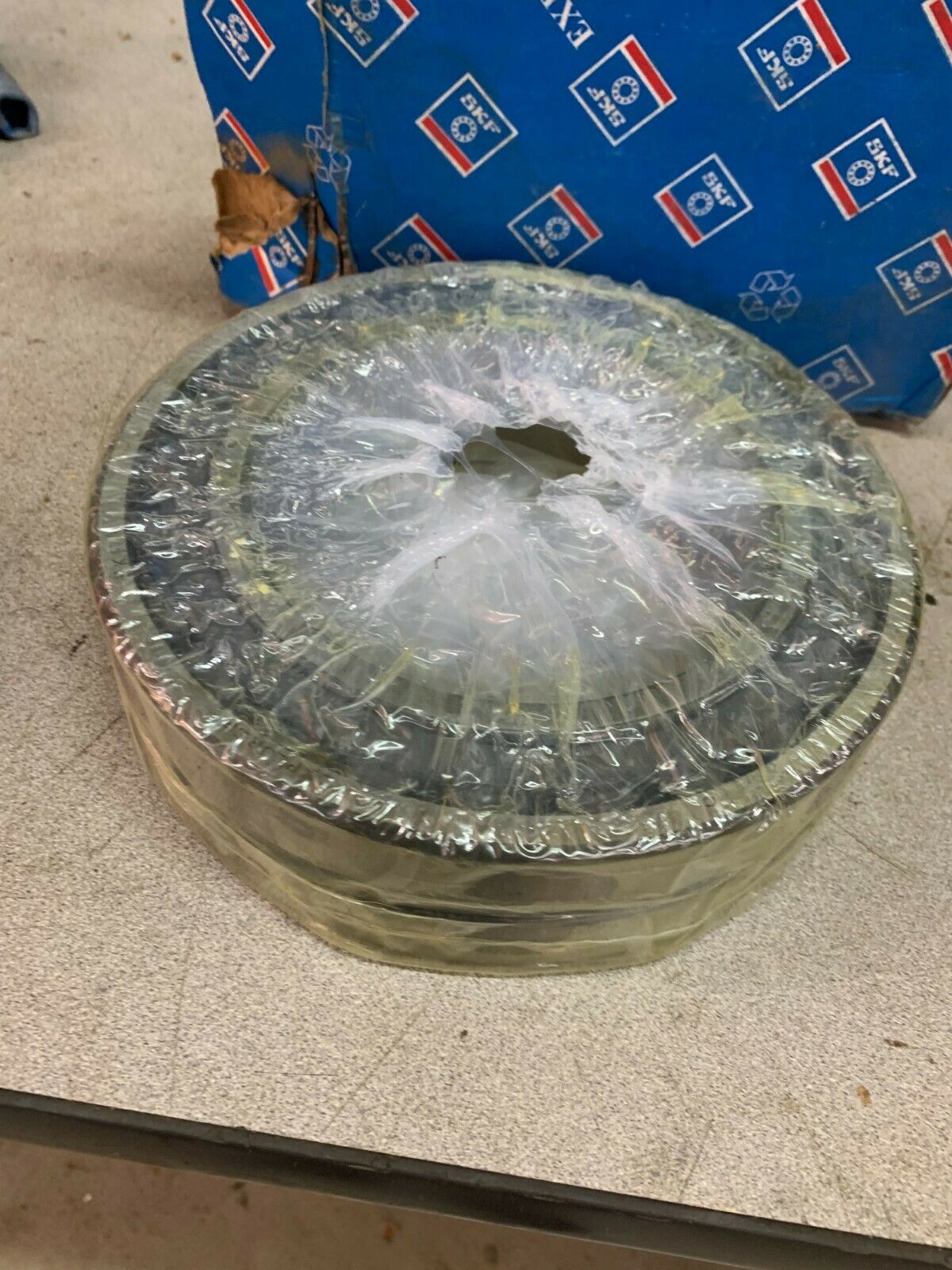 NEW IN BOX SKF 23026CCKW33 EXPLORER SPHERICAL ROLLER BEARING 23026 CCK/W33