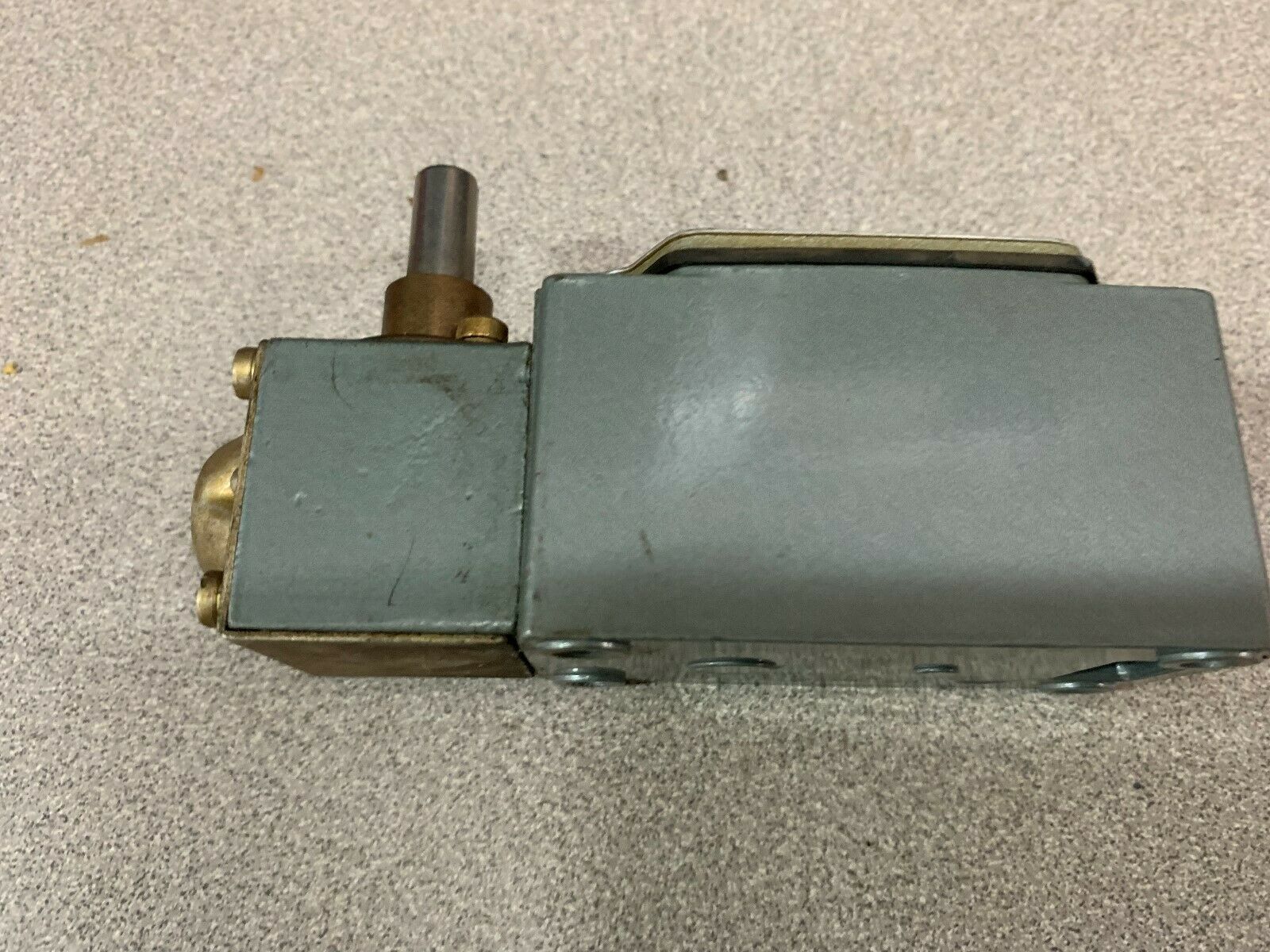 NEW NO BOX ALLEN BRADLEY SWITCH 802TH SERIES 1