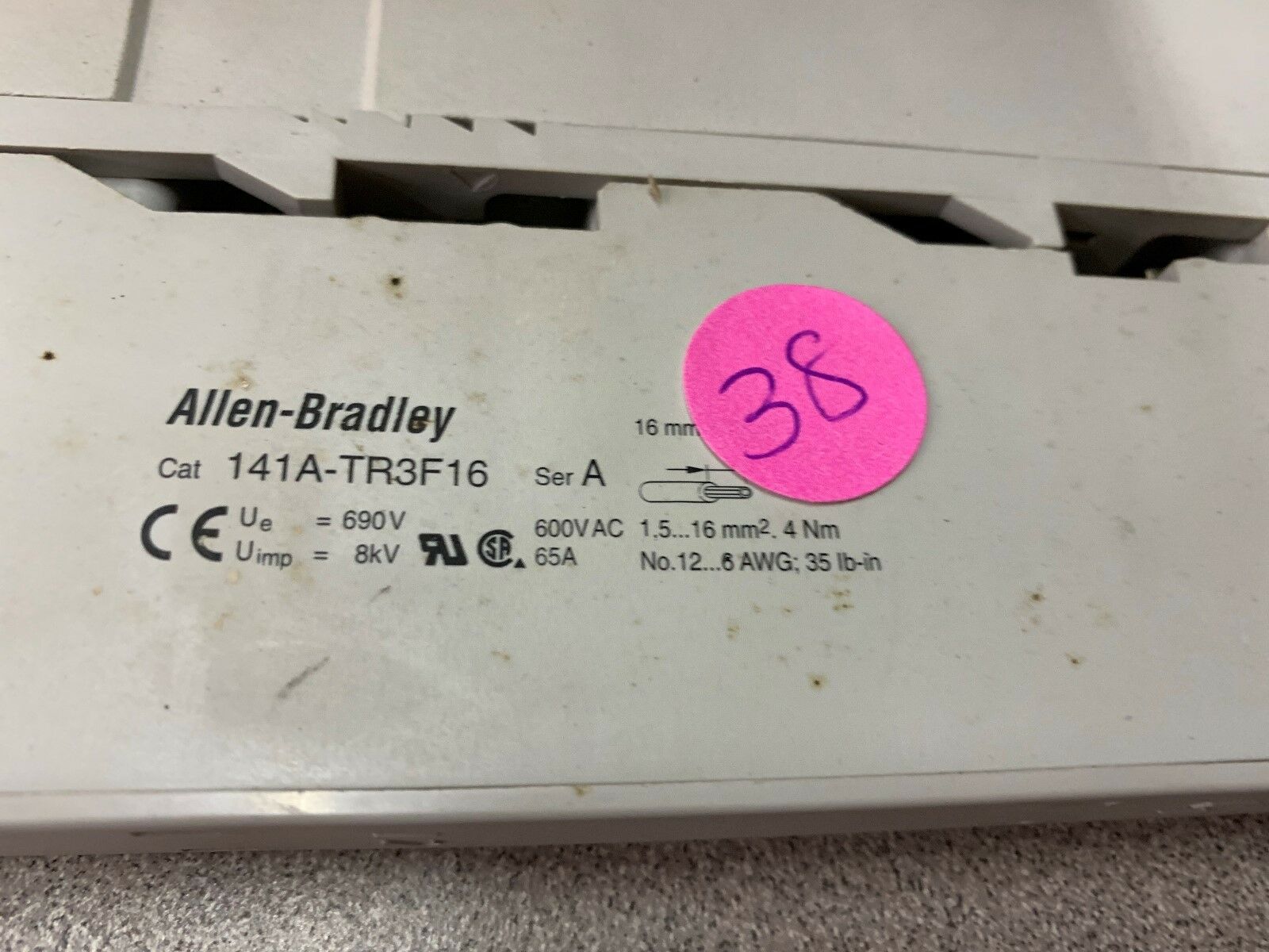 NEW IN BOX LOT OF 5 ALLEN BRADLEY FEDERAL BUSBAR SUPPORT 141A-TR3F16 SERIES A