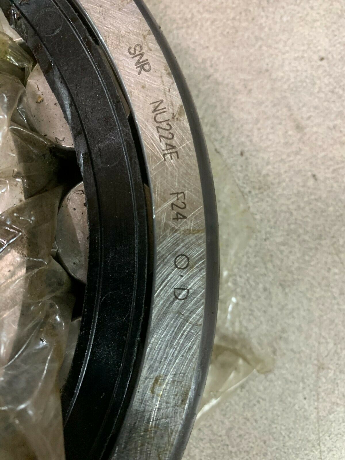 NEW NO BOX SNR CYLINDRICAL ROLLER BEARING NU224E F24