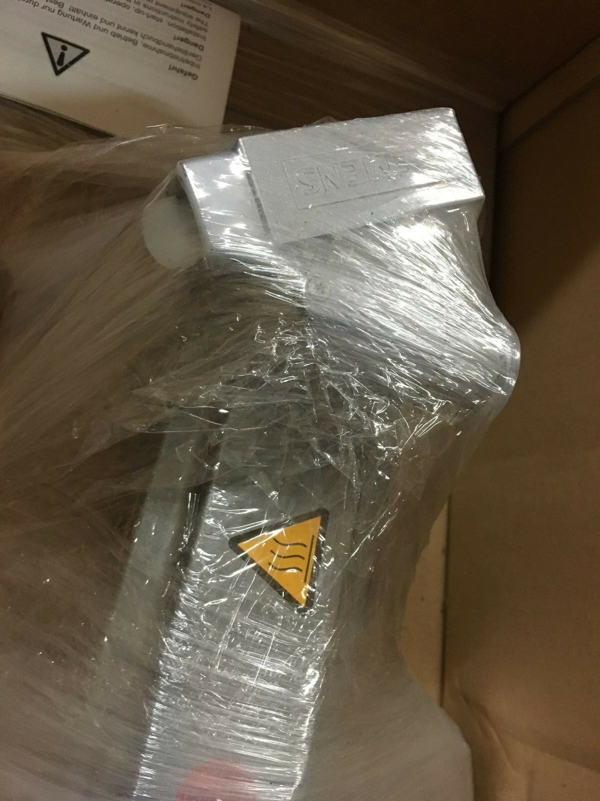 NEW IN BOX SIEMENS SERVO MOTOR 1FT7034-1AK71-1DG1