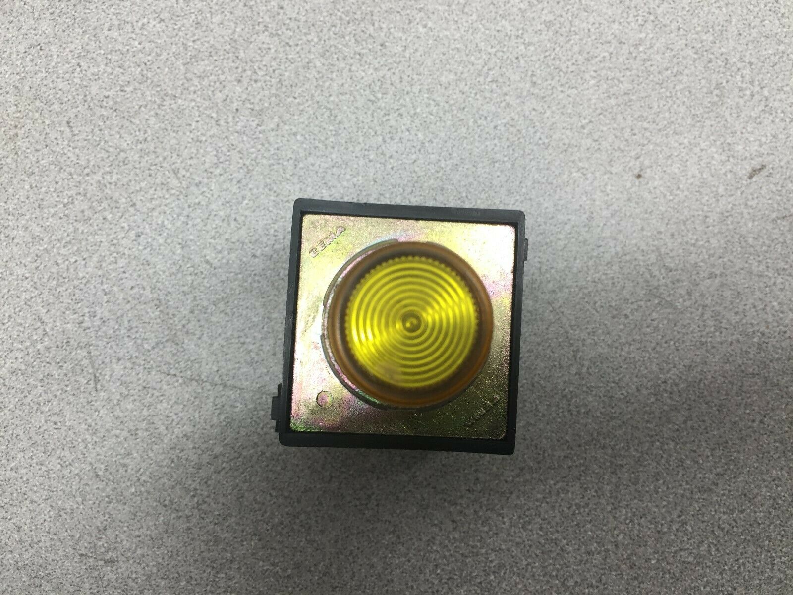 USED JOSLYN CLARK LIGHTED PUSH BUTTON GOLD 100T-PBLT1G