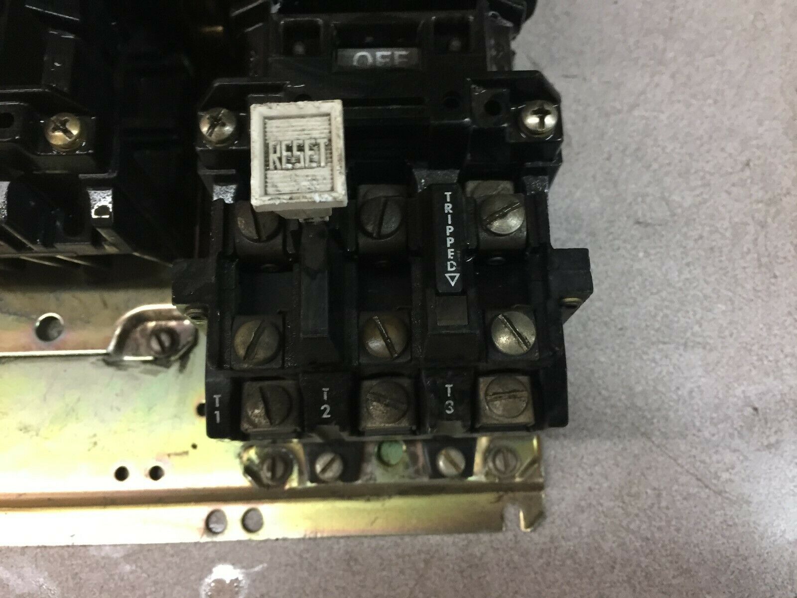 USED ALLEN BRADLEY SIZE 1 3 POLE 120 VAC COIL 27 AMPS 600 VAC REVERSING STARTER