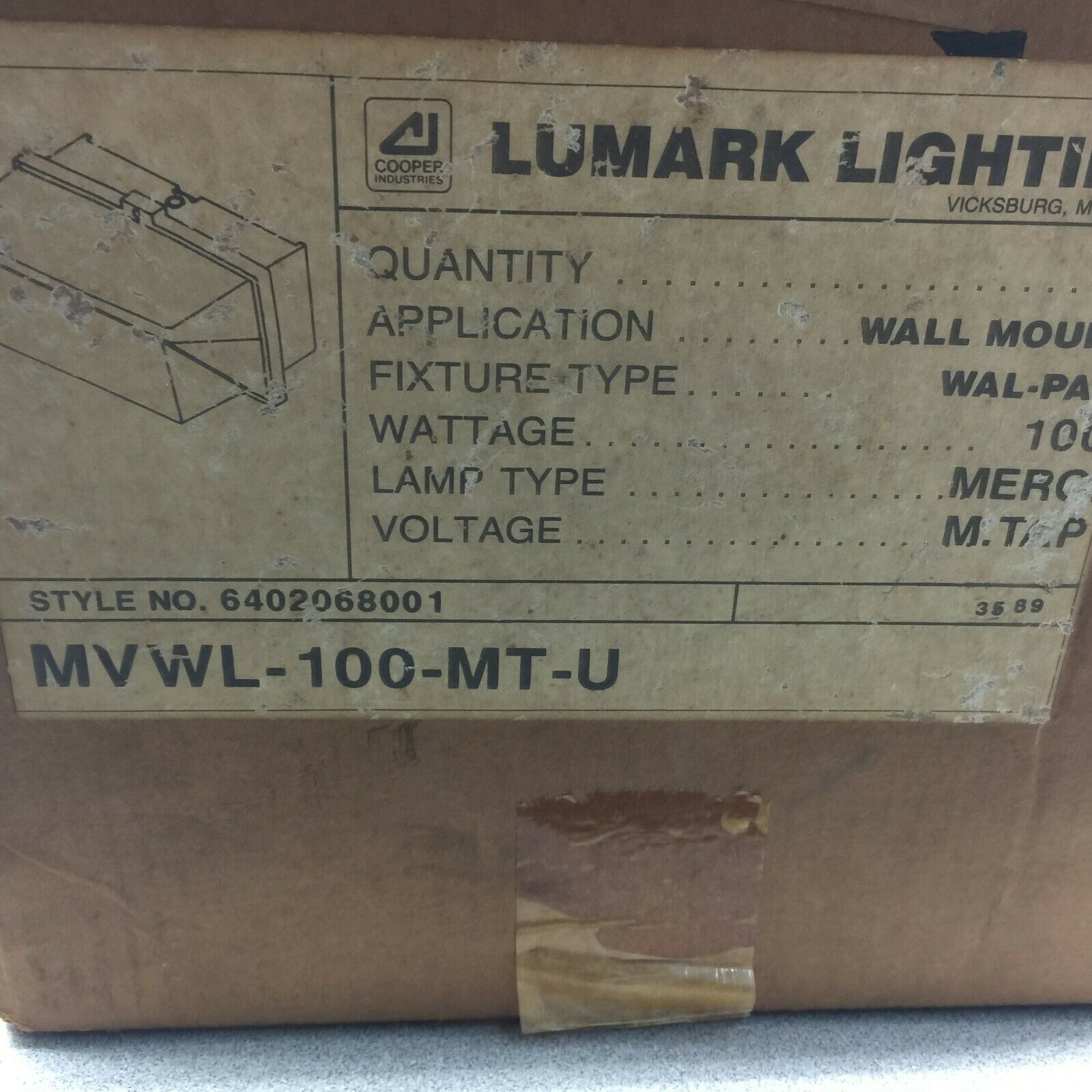 NEW IN BOX LUMARK LIGHTING WALL MOUNT LIGHT MVWL-100-MT-U