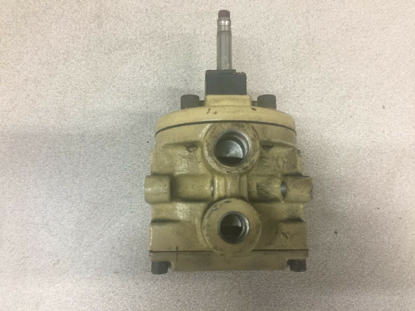 USED NORGREN PNUMATIC VALVE F1012C