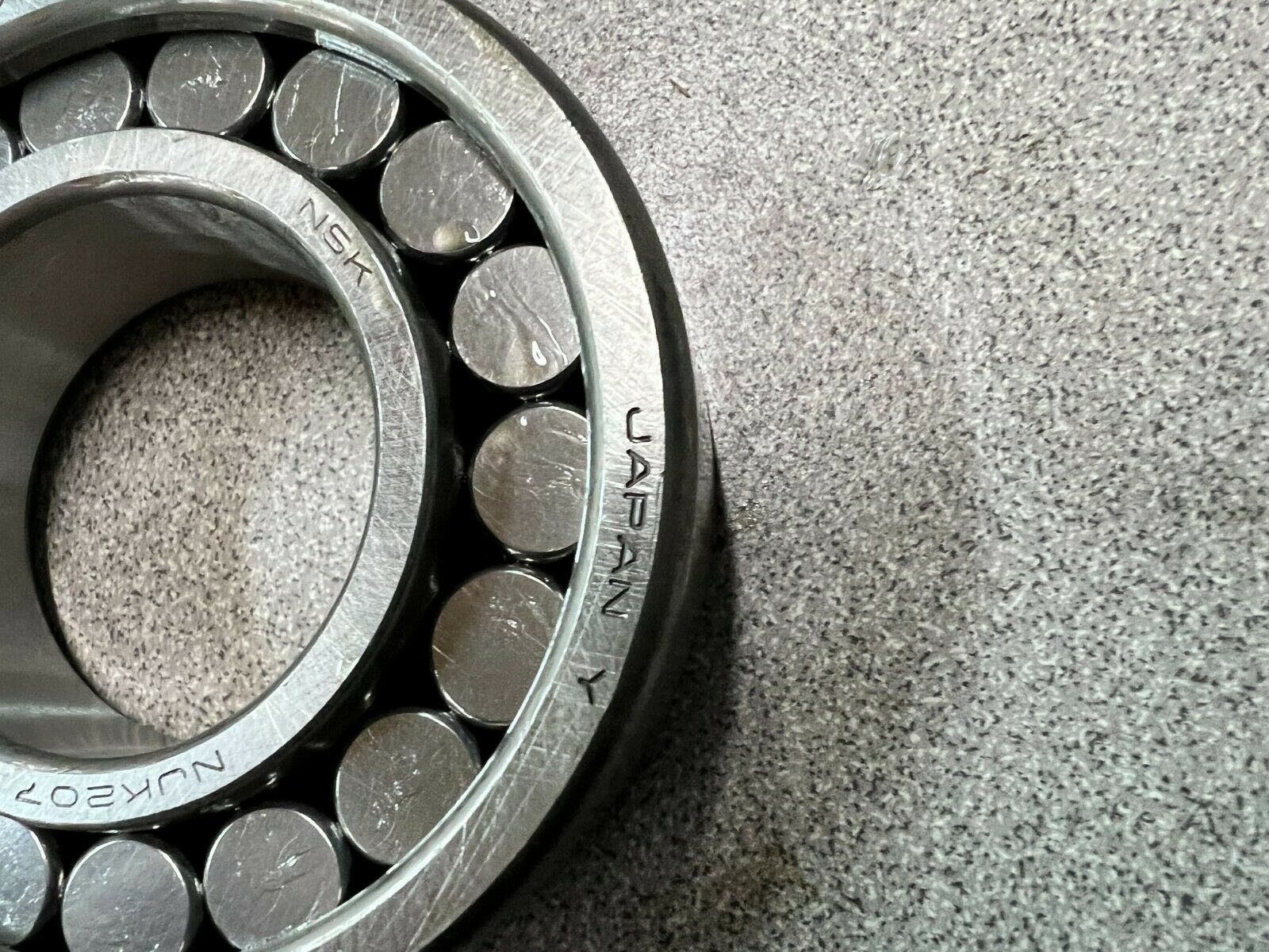 NEW IN BOX NSK NUK207 K207 CYLINDRICAL BEARING NJK207