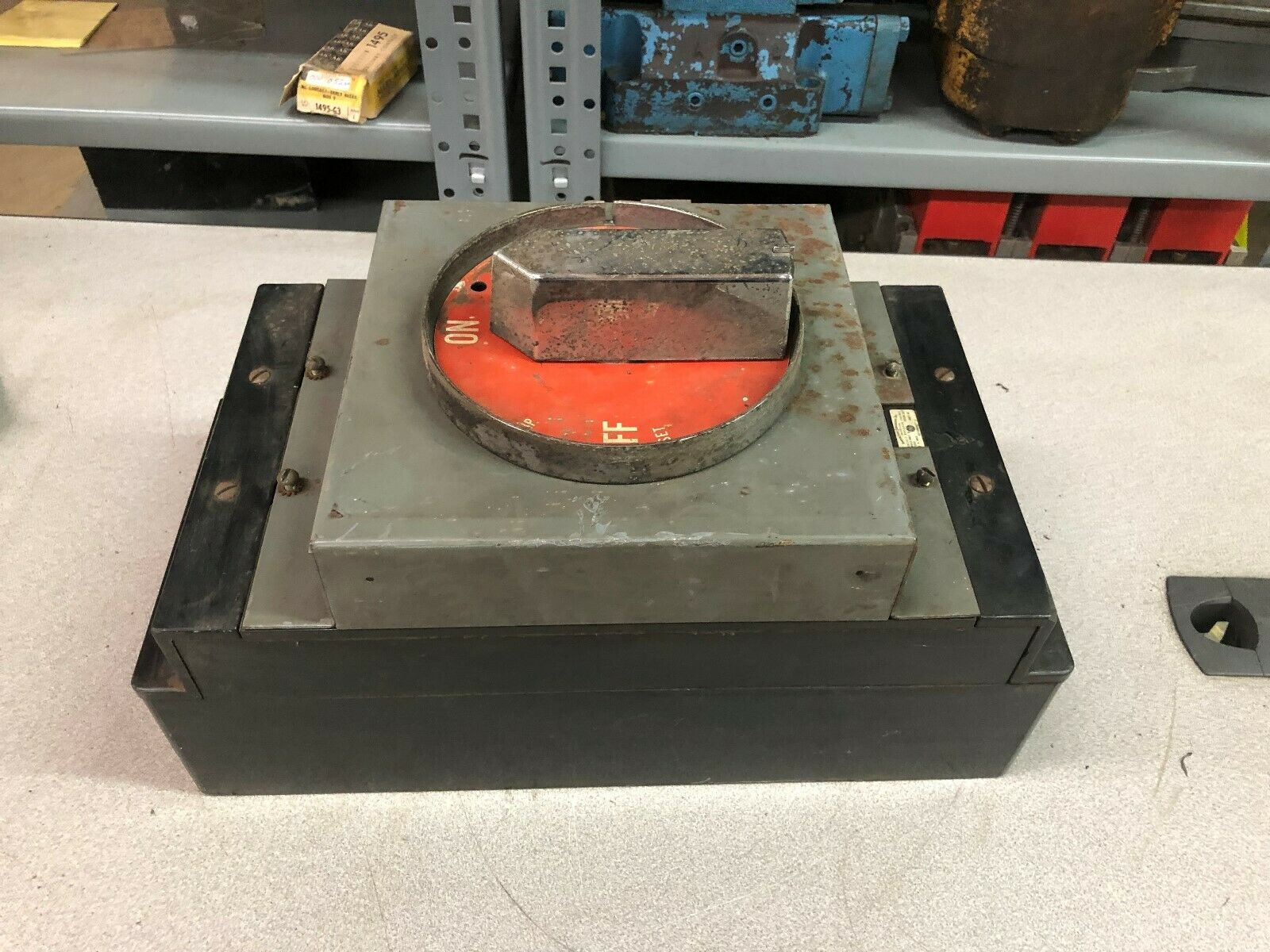 USED GE 350 AMP 3 POLE 600 VAC BREAKER WITH TKMR1 HANDLE TKM436F000 / TKMR1