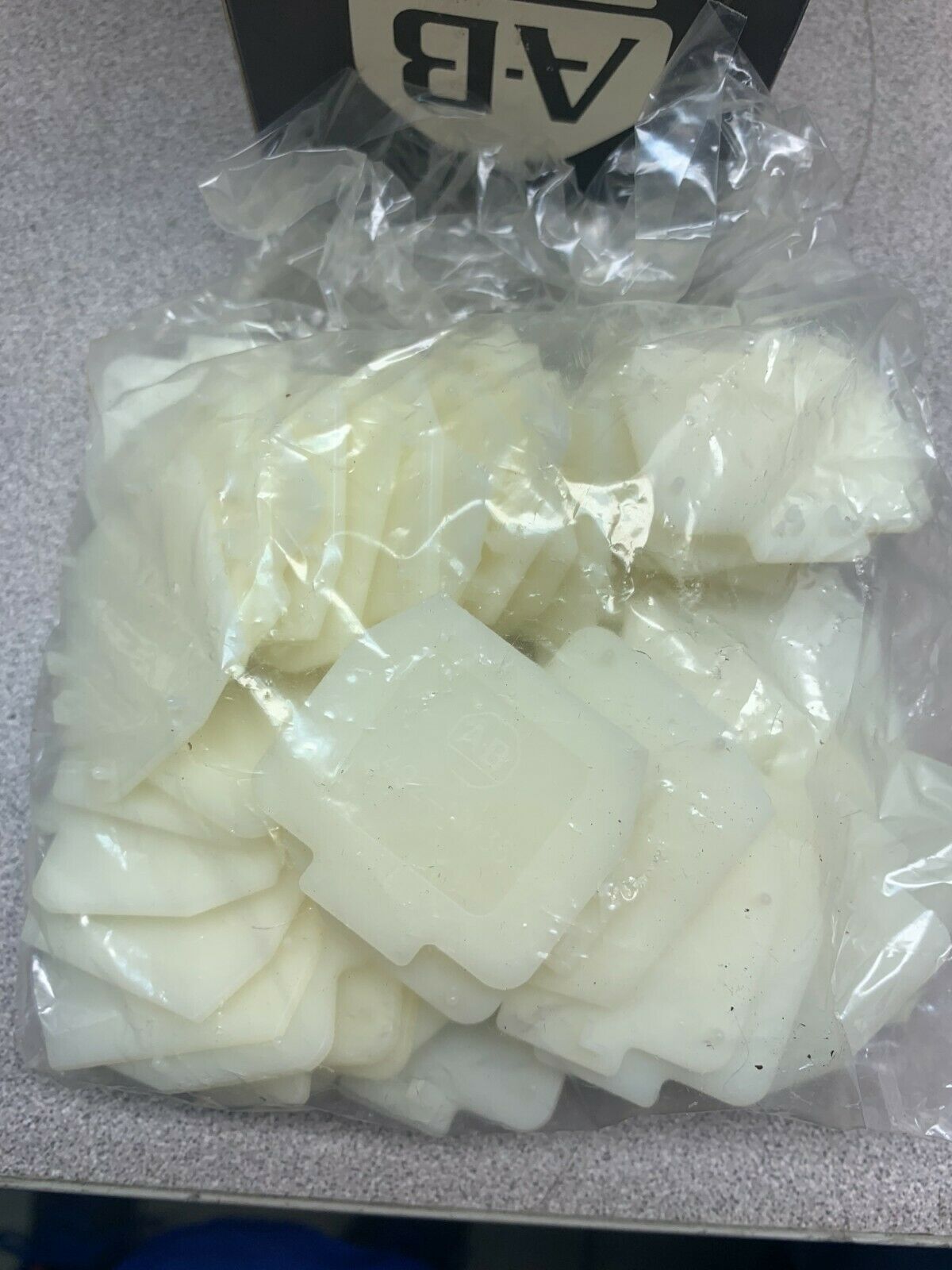 BOX OF 50 NEW IN BOX ALLEN BRADLEY END BARRIER 1492-NM36 SERIES B