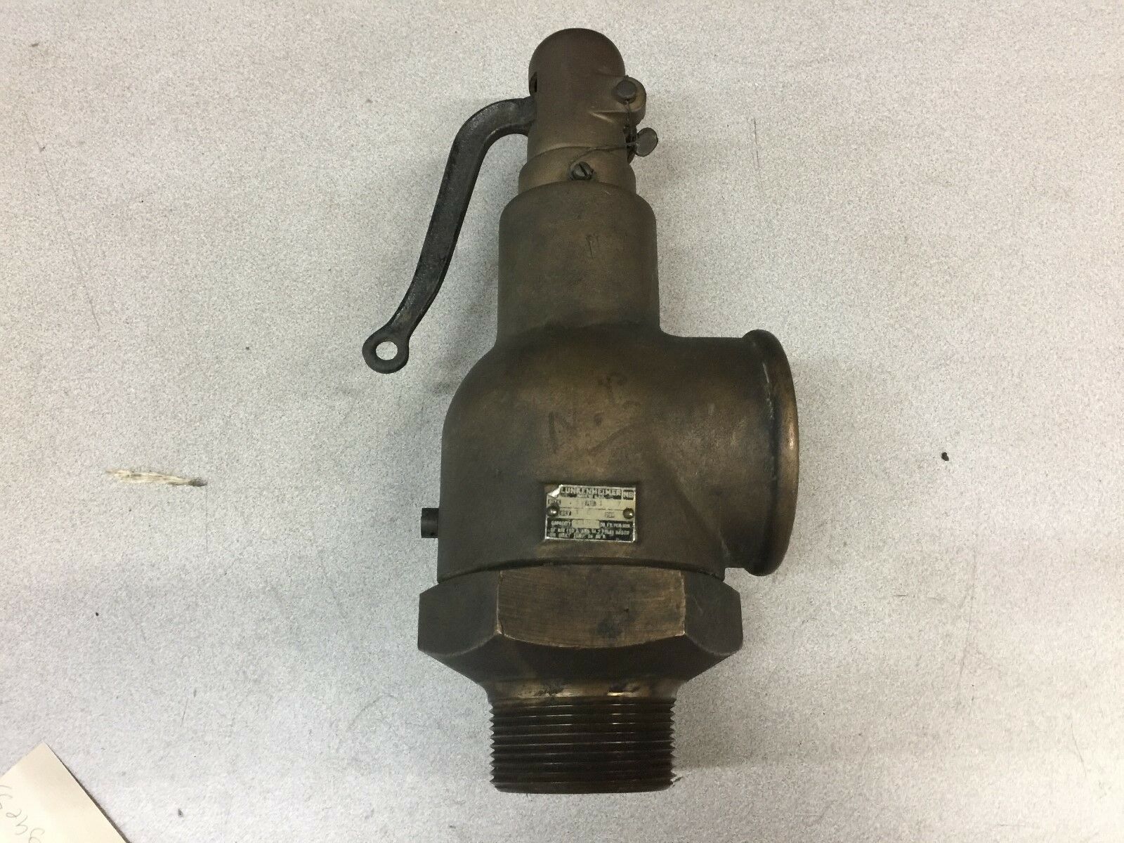 NEW NO BOX LUNKENHEIMER 2-1/2" 1144CU FT PER MIN VALVE 1227