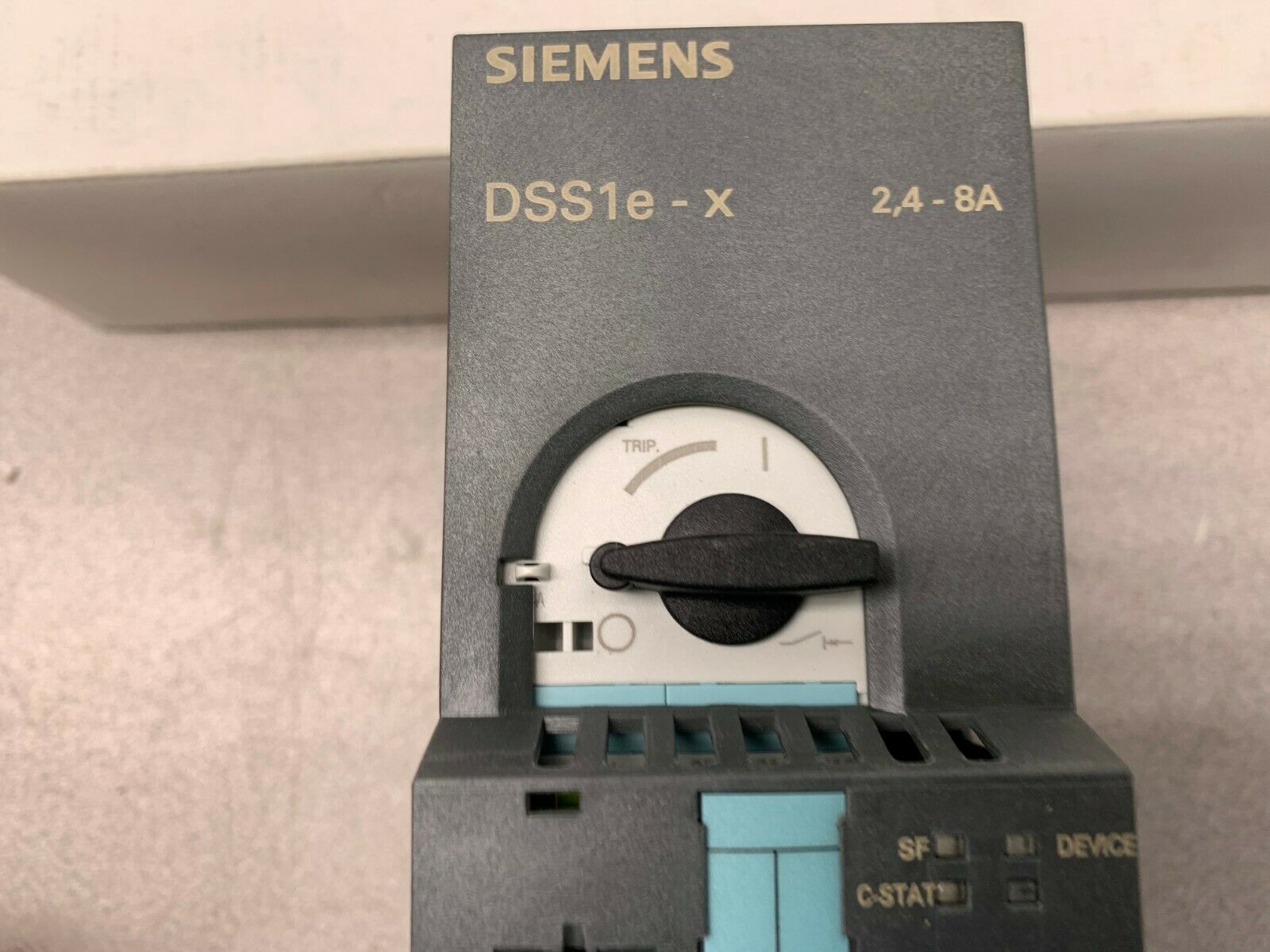 NEW IN BOX SIEMENS MOTOR STARTER 3RK1301-0BB20-0AA2