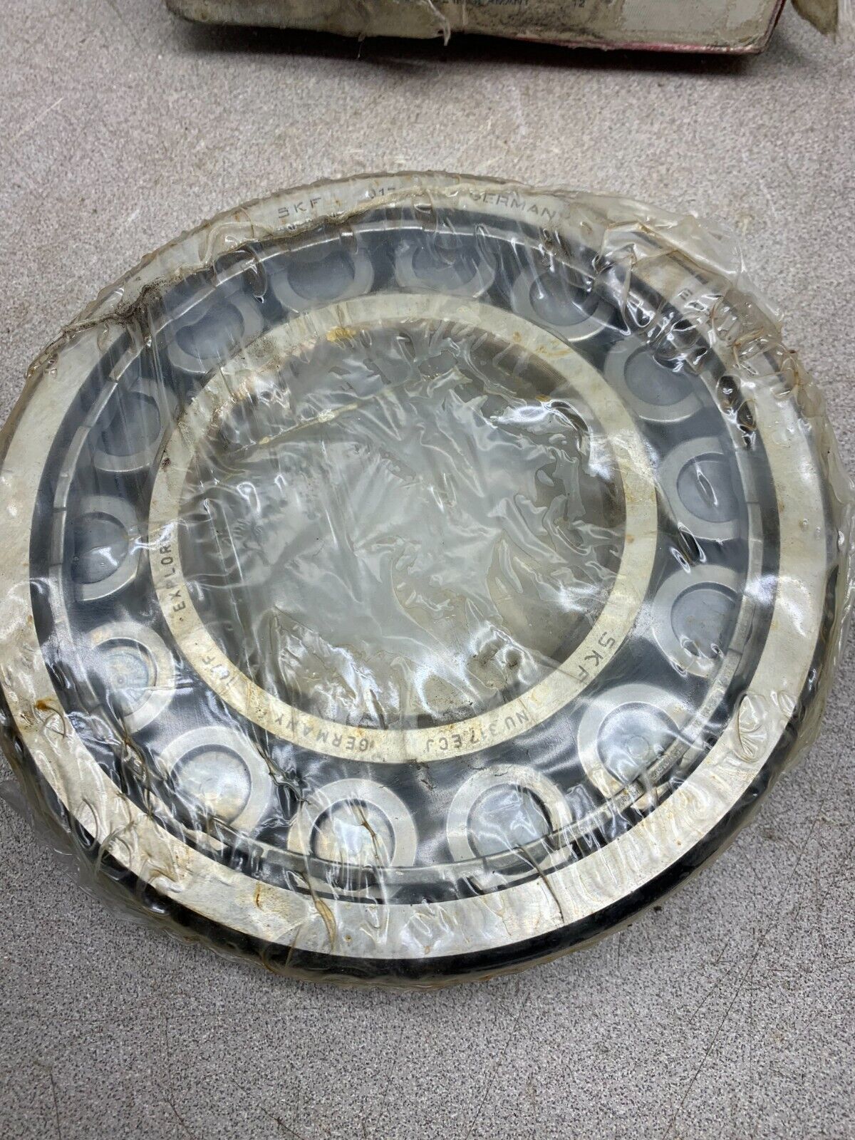 NEW IN BOX SKF NU317ECJ CYLINDRICAL ROLLER BEARING NU 317 ECJ