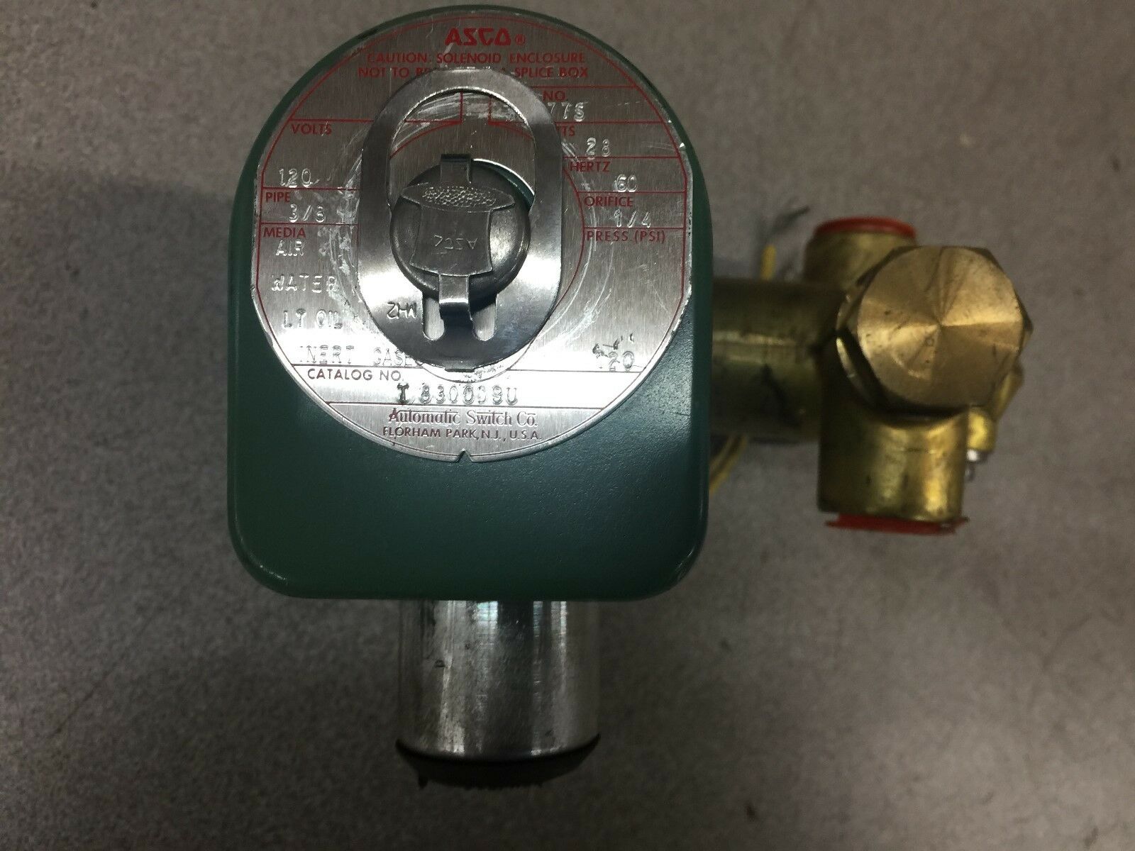 NEW NO BOX ASCO 3/8NPT 120PSI 120VAC SOLENOID VALVE T8300D9U