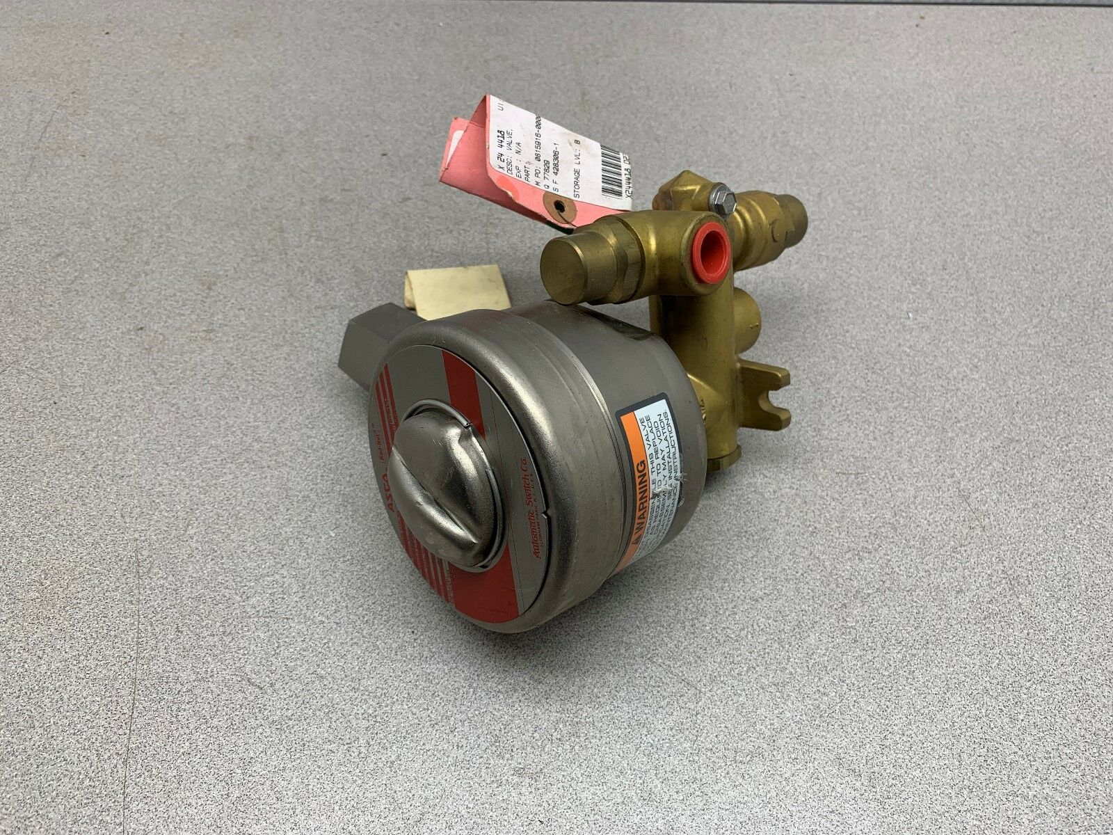 NEW ASCO RED HAT NUCLEAR SERIES 125VDC SOLENOID VALVE 3/8" PIPE SIZE K2063816RF