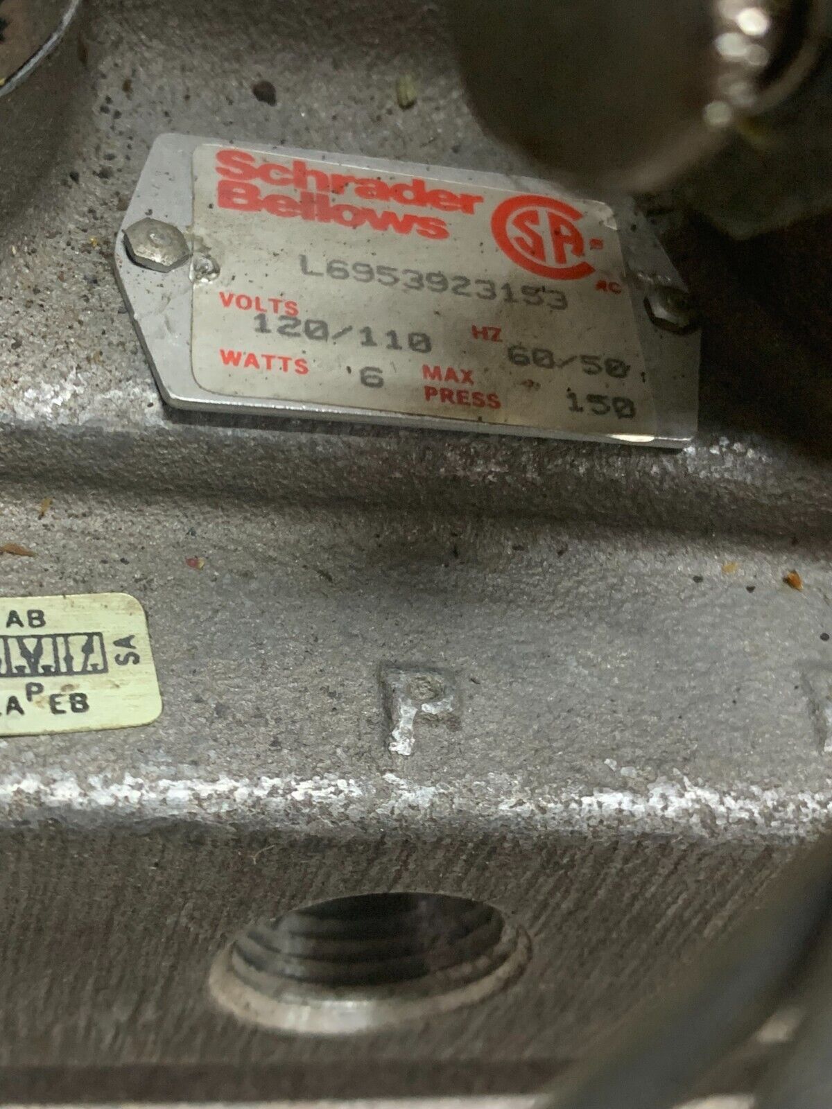 NEW NO BOX SCHRADER BELLOWS 110/120V. VALVE L6953923153