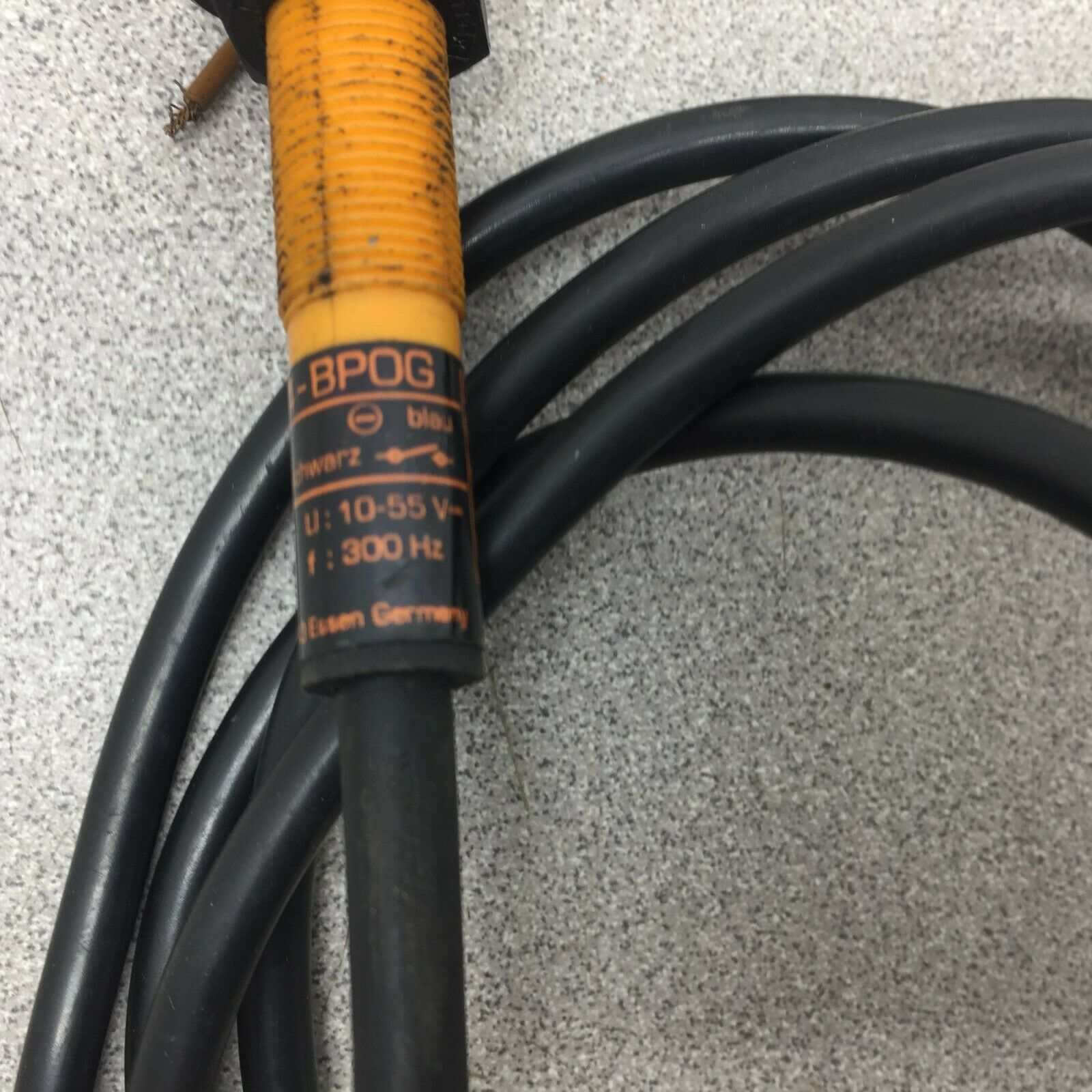 USED EFECTOR 4MM SENSING 10-30 VDC INDUCTIVE PROXIMITY SENSOR IF-3004-BPOG