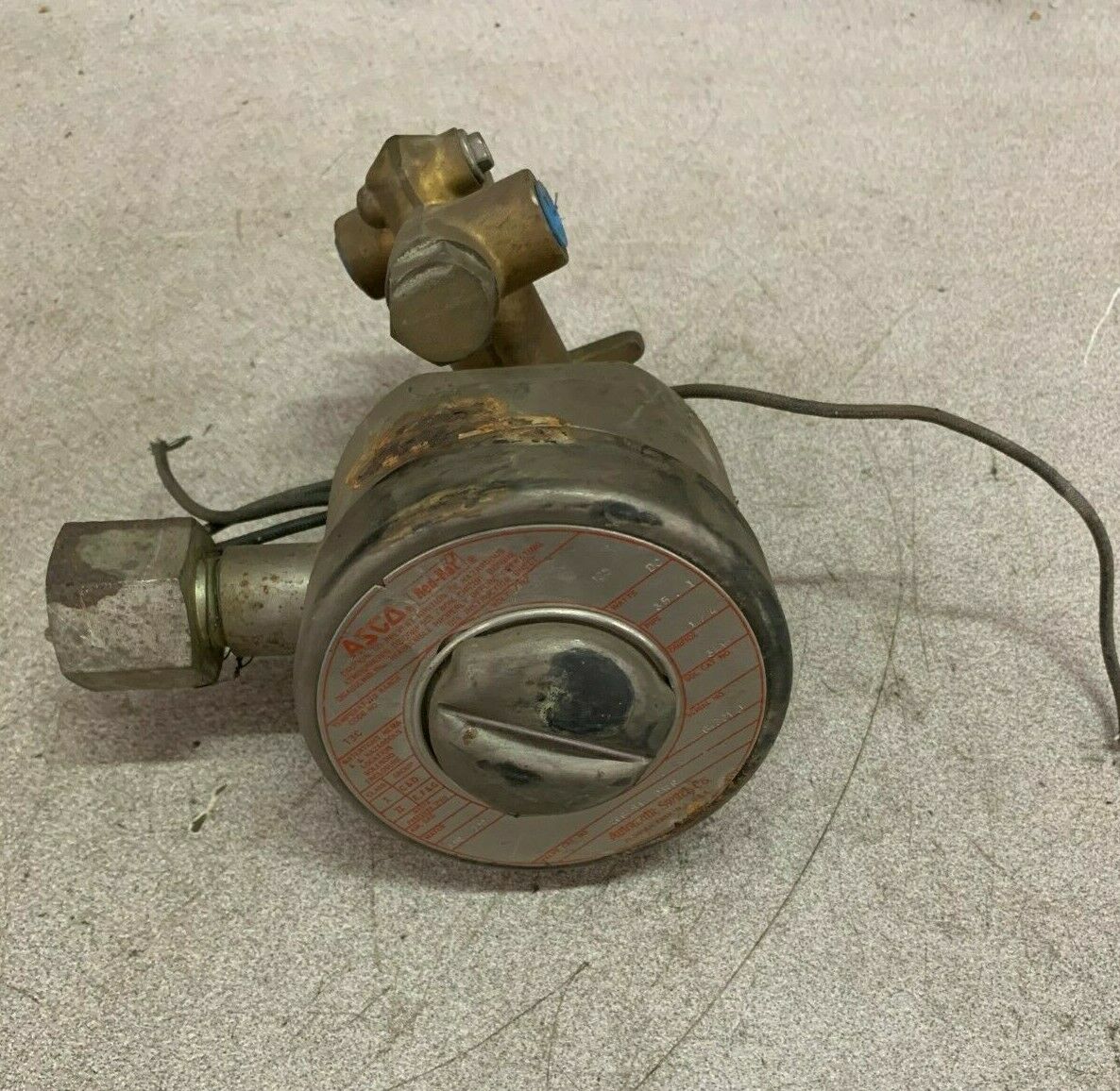 NEW ASCO RED HAT SOLENOID VALVE 125VDC. COIL 1/4" PIPE 2063812RF