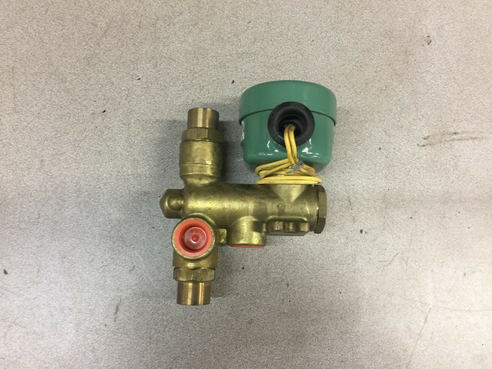 NEW NO BOX ASCO 1/2NPT 24VDC 40PSI VALVE 8302D29RF