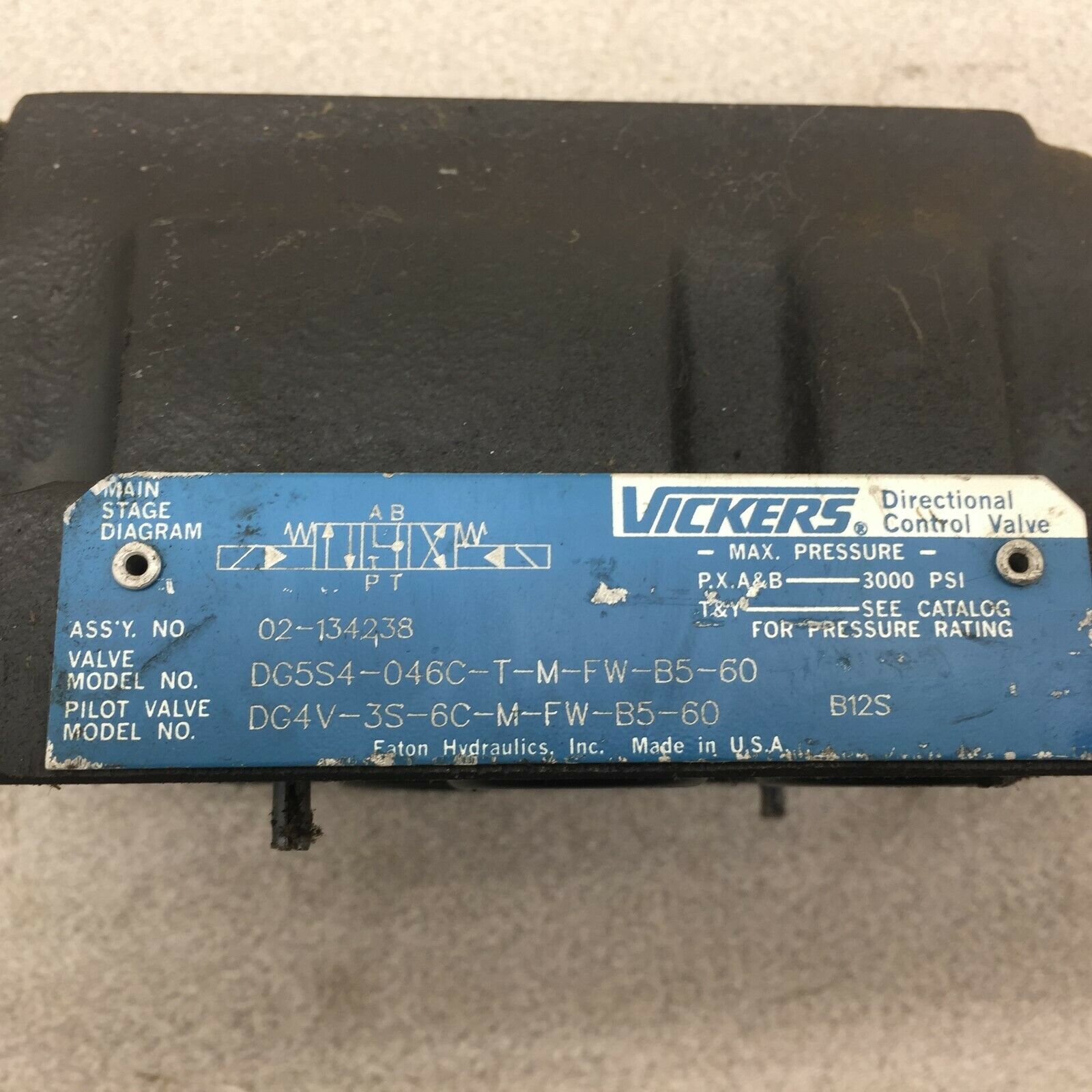 NEW NO BOX VICKERS PILOT OPERATED VALVE DG5S4-046C-T-M-FW-B5-60