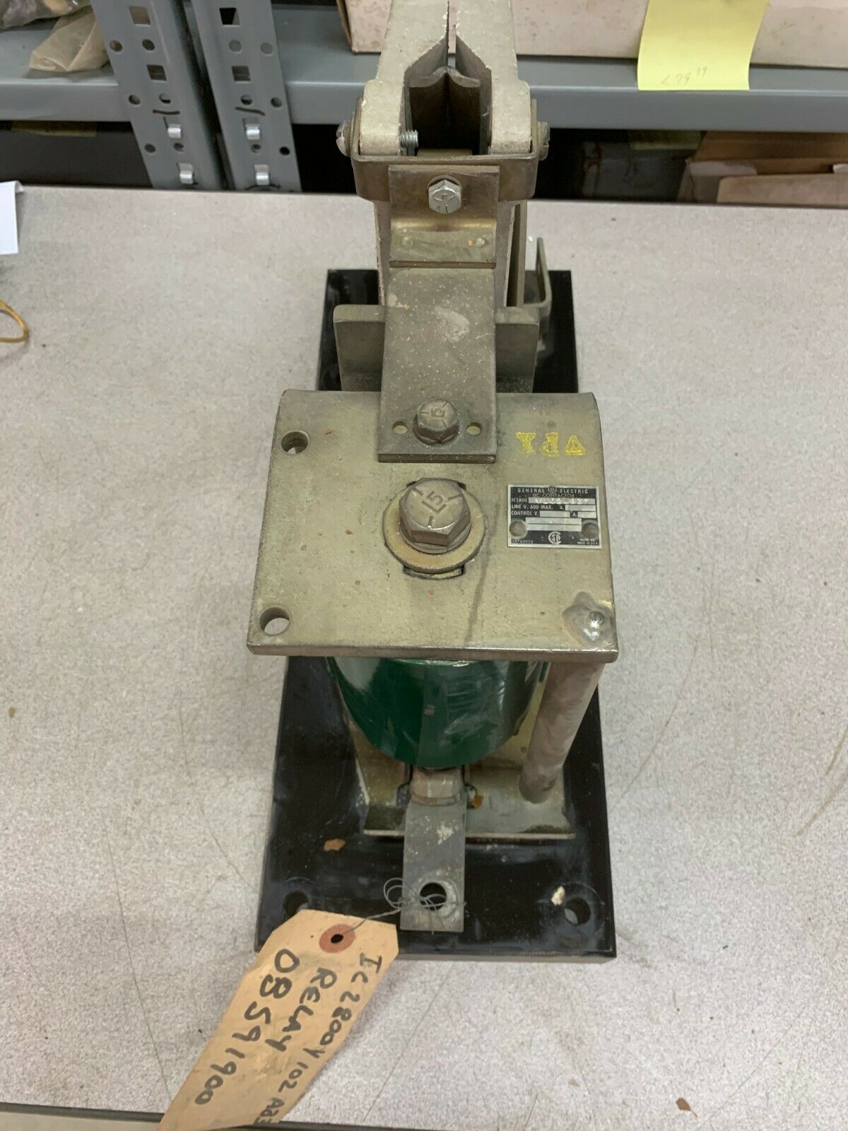 NEW NO BOX GENERAL ELECTRIC DC CONTACTOR IC2800 Y102AB3 WITH 22D75G3A COIL
