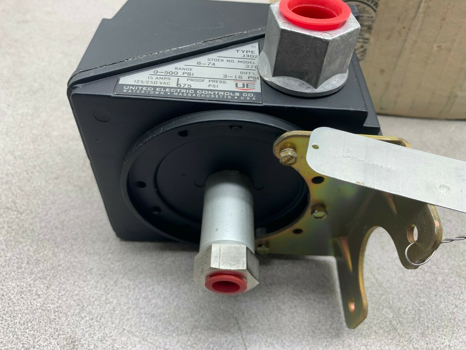 NEW IN BOX UNITED ELECTRIC PRESSURE SWITCH J302 8-74 376