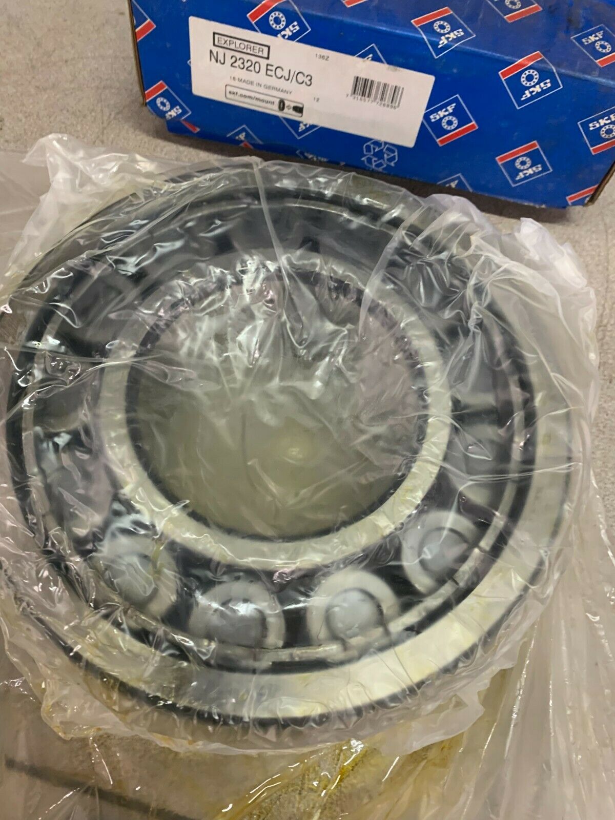 NEW IN BOX SKF NJ2320ECJC3 EXPLORER CYLINDRICAL ROLLER BEARING NJ 2320 ECJ/C3