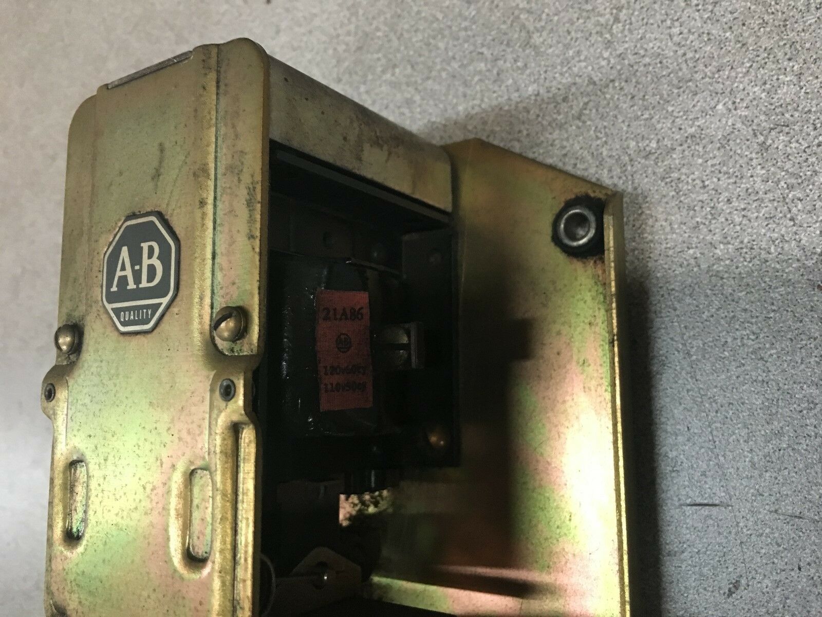 NEW NO BOX ALLEN-BRADLEY PNEUMATIC TIMING RELAY 849-ZOD122 SERIES B