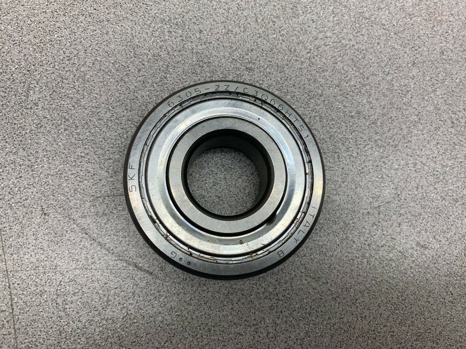 NEW NO BOX SKF BEARING 6305-2Z/C3Q66HT51
