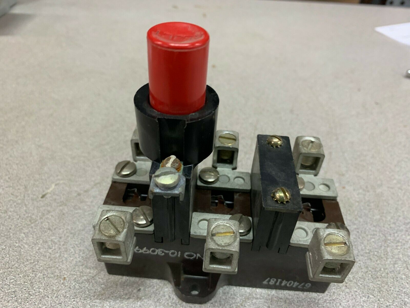 NEW NO BOX CUTLER HAMMER OVERLOAD RELAY 67404187