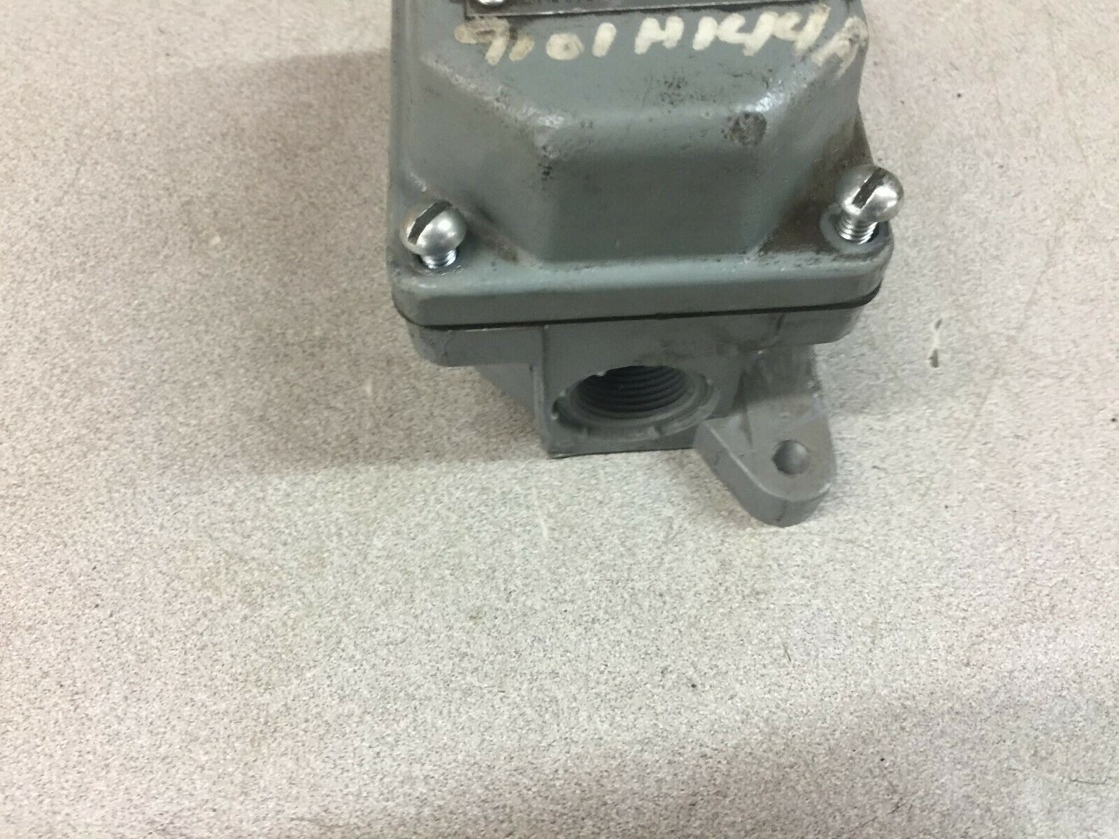 NEW NO BOX CUTLER HAMMER 2 POLE STARTER HAZARDOUS LOCATION 9101H144A