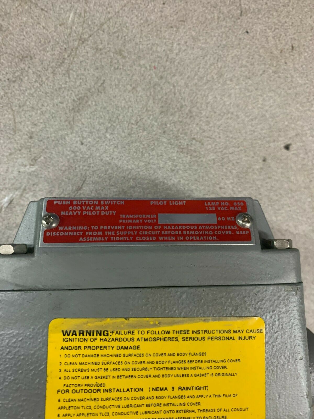 NEW NO BOX APPELTON PUSH BUTTON ENCLOSURE EFDB175UM1 M