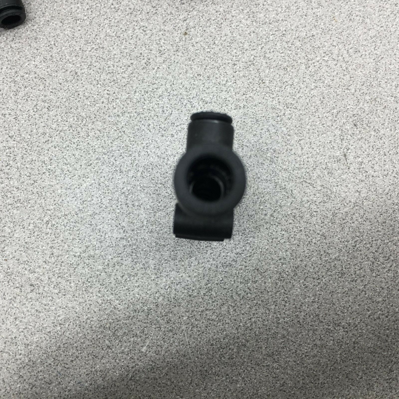 NEW NO BOX (LOT OF 11) LEGRIS (5/16X5/16) X (M6 M6 M6) MANIFOLD 83342