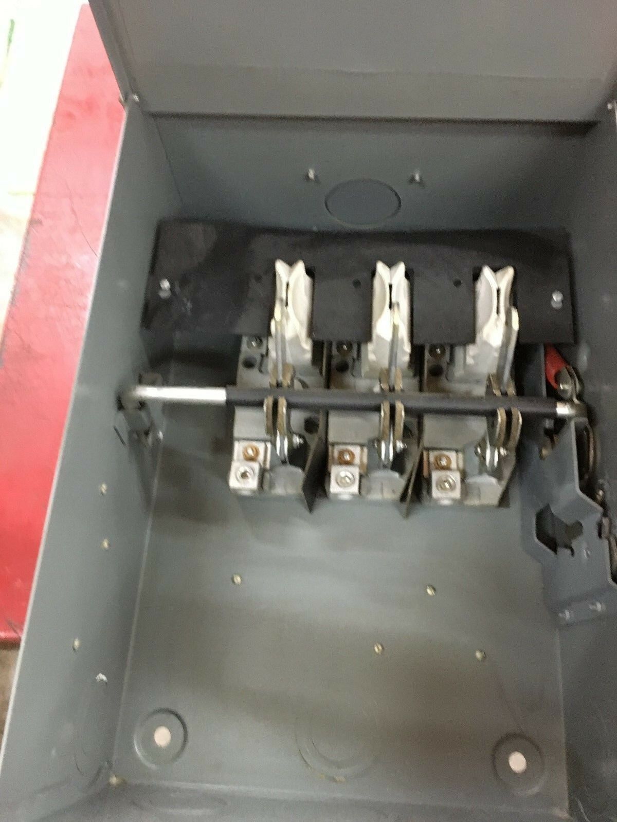 NEW CUTLER-HAMMER 3 POLE 200 AMP HEAVY DUT SAFETY SWITCH RAINTIGHT 4105H3334H