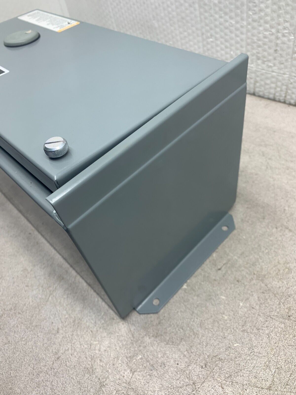 NEW NO BOX SQUARE D LIGHTING CONTACTOR WITH ENCLOSURE 8903LA1200V02 SERIES D