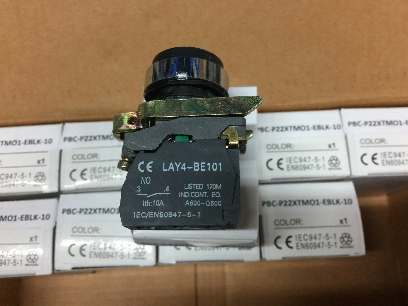 NEW IN BOX LOT OF 10 BLACK PUSH BUTTONS 1 N/O CONTACT PBC-P22XTM01-EBLK-10