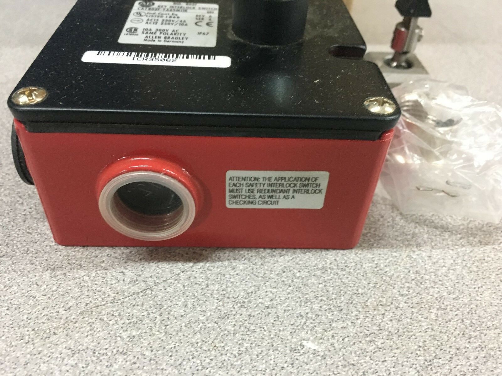 NEW IN BOX ALLEN BRADLEY INTERLOCK SWITCH 802T-TA6SM11K SERIES A