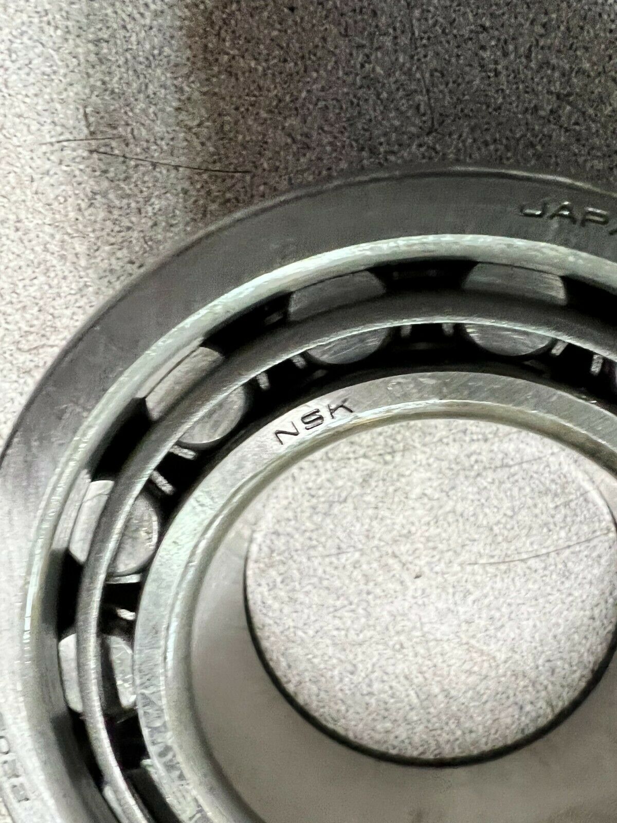 NEW IN BOX NSK 2209 NU2209 CYLINDRICAL ROLLER BEARING NJ2209W