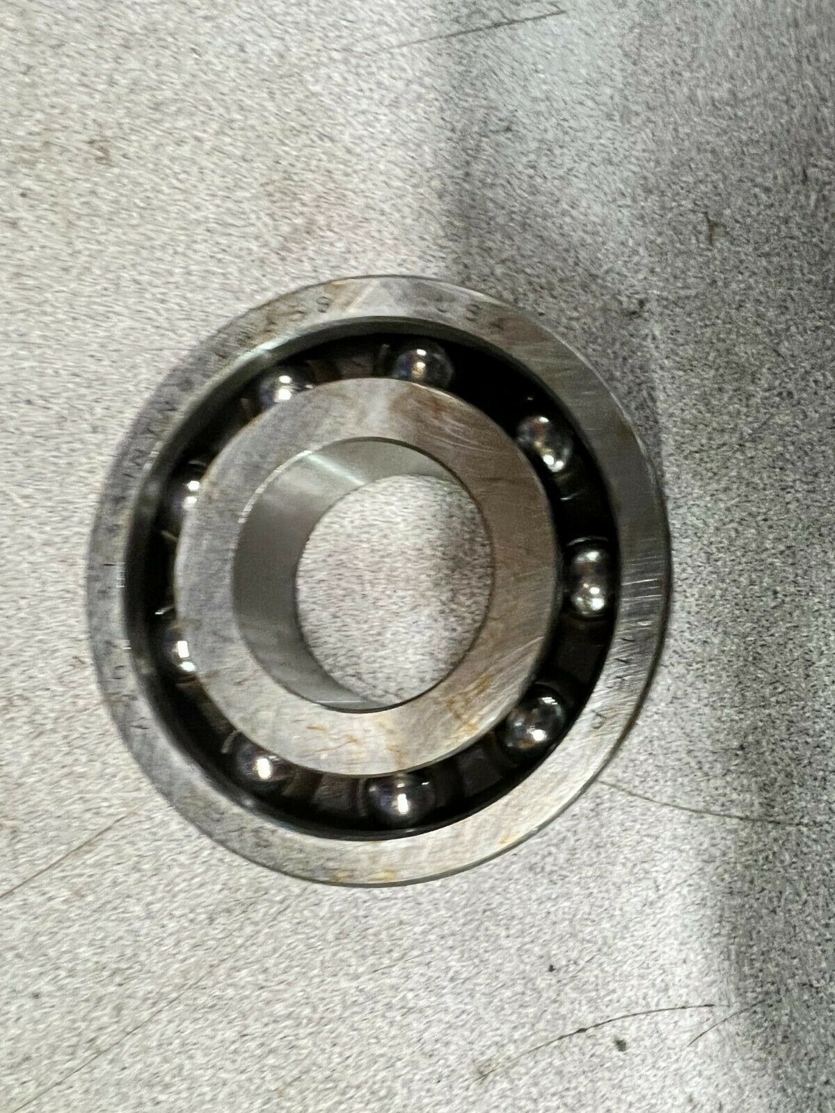 NEW IN BOX SKF ROLLER BEARING 6207/31.331NTN9/VB358