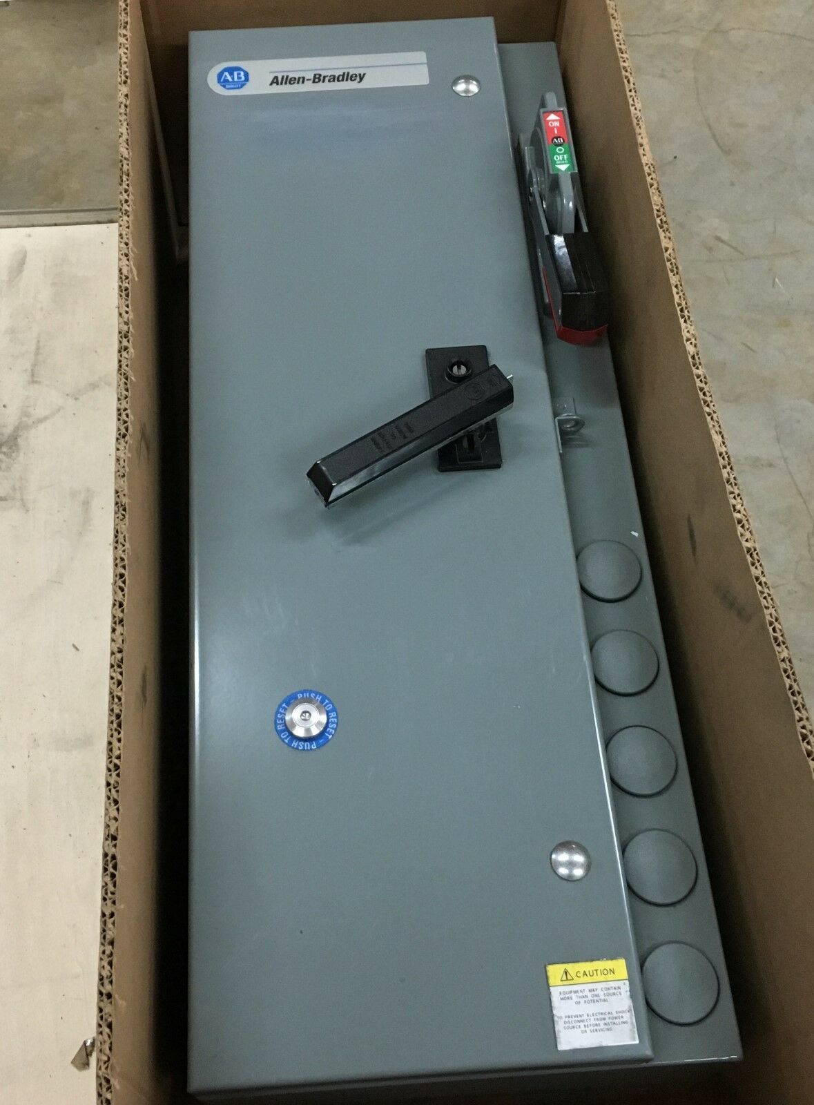 NEW IN BOX ALLEN-BRADLEY SIZE 0 COMBINATION STARTER 512-ADA-24 SERIES 1