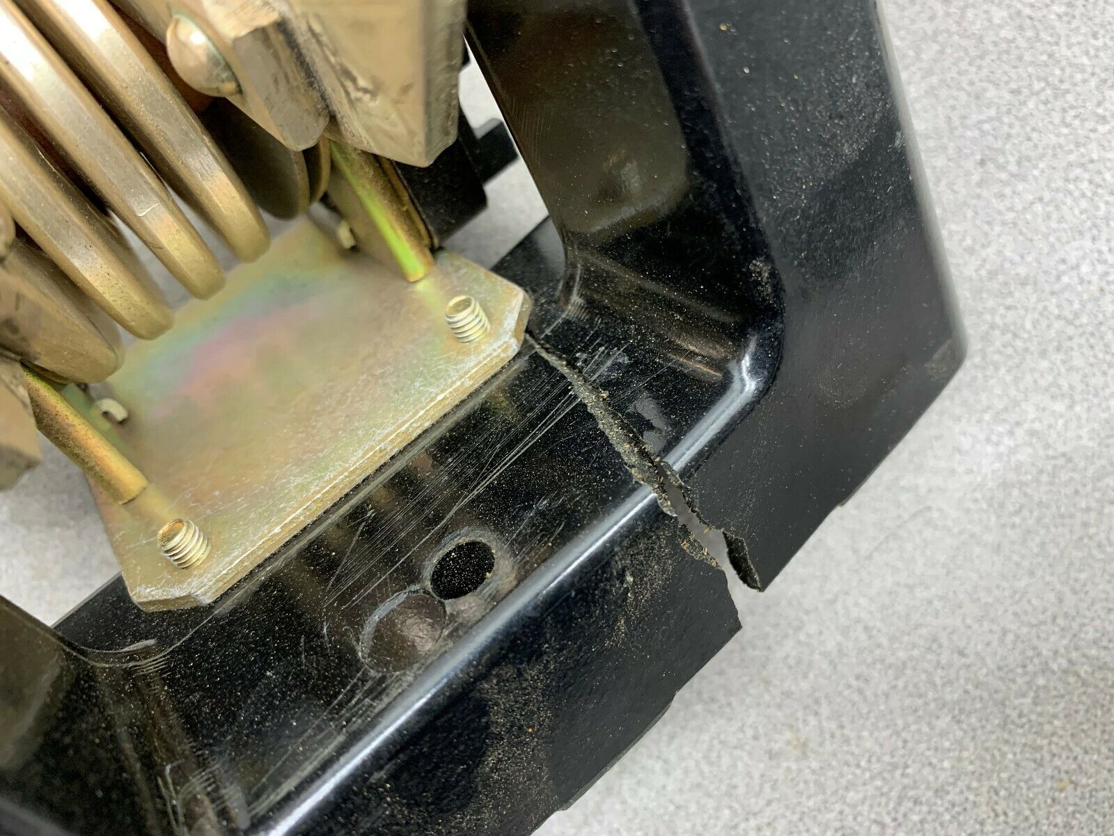 NEW NO BOX ALLEN-BRADLEY CURRENT RELAY 810-A27A SERIES A *CRACKED BASE*