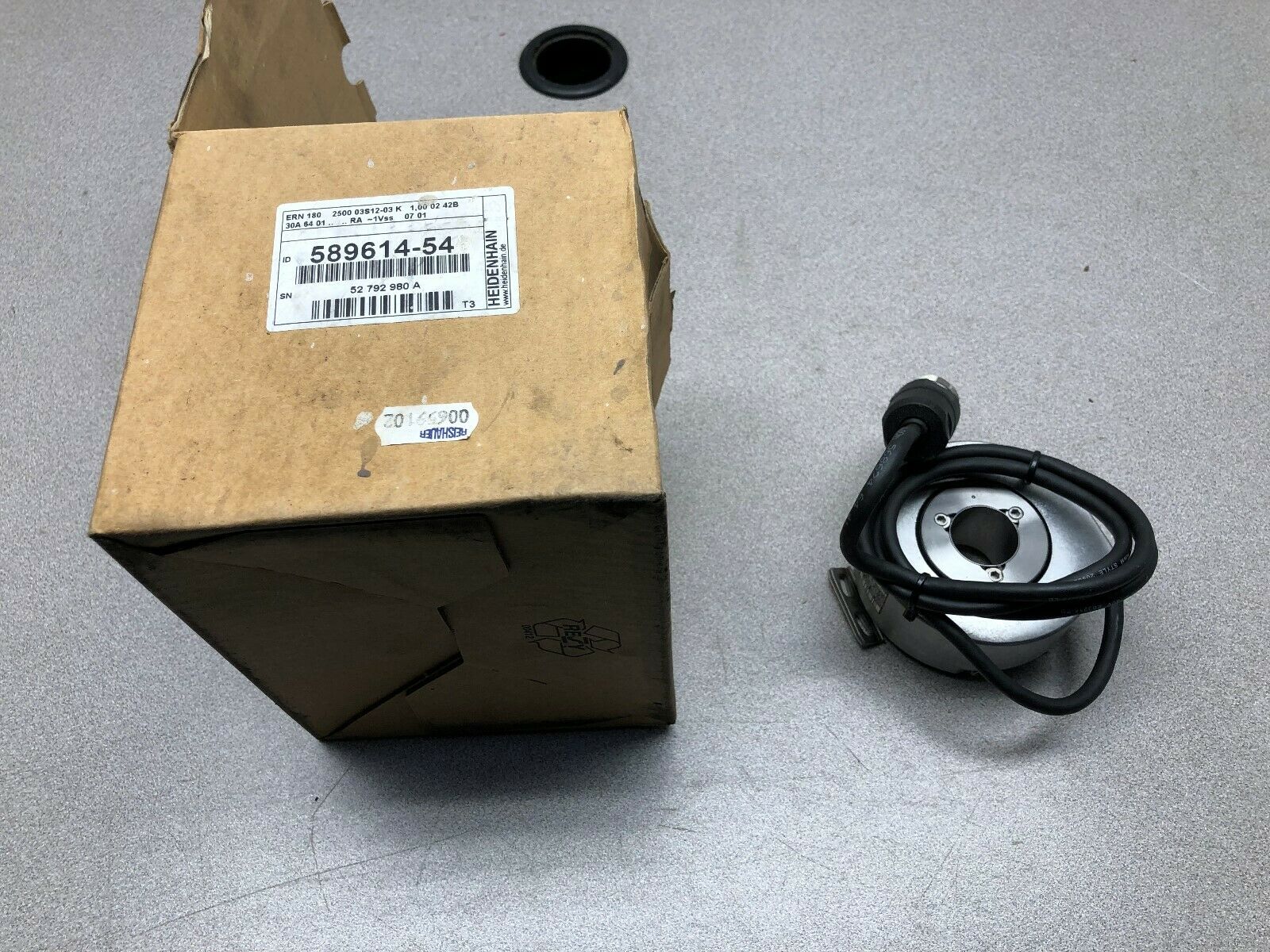 NEW IN BOX HEIDENHAIN ROTORY ENCODER 589614-54