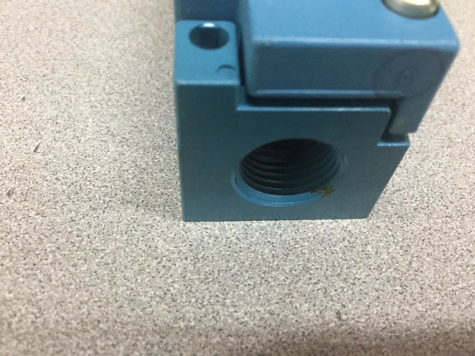 NEW IN BOX HONEYWELL PHOTOELECTRIC SENSOR WITH ON/OFF DELAY FE-LPR04ADX-1S