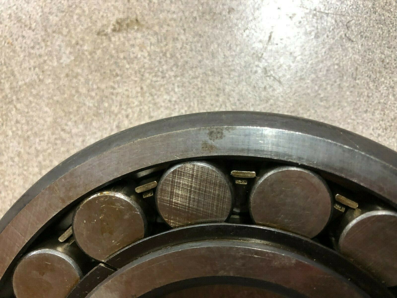 NEW NO BOX SNR ROLLER BEARING 21313 F32