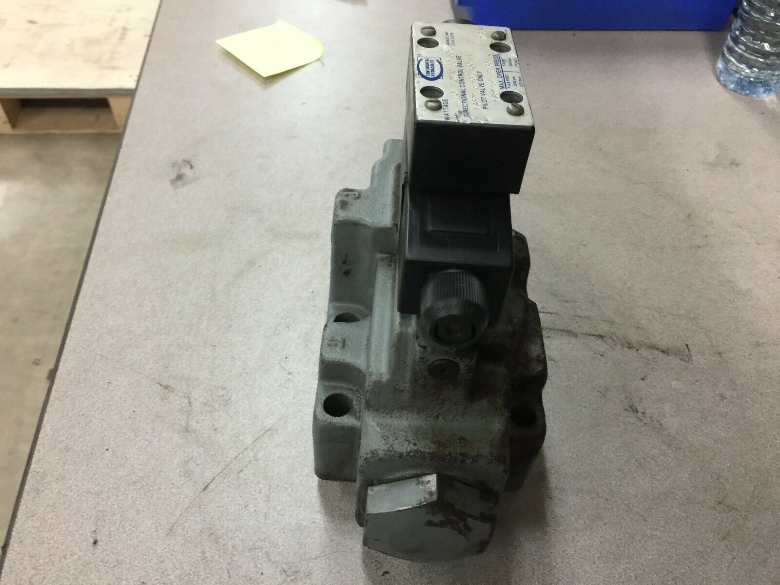 NEW NO BOX CONTENTNTAL 120VAC DIRECTIONAL CONTROL VALVE VS50M-3F-G2B-60L-A