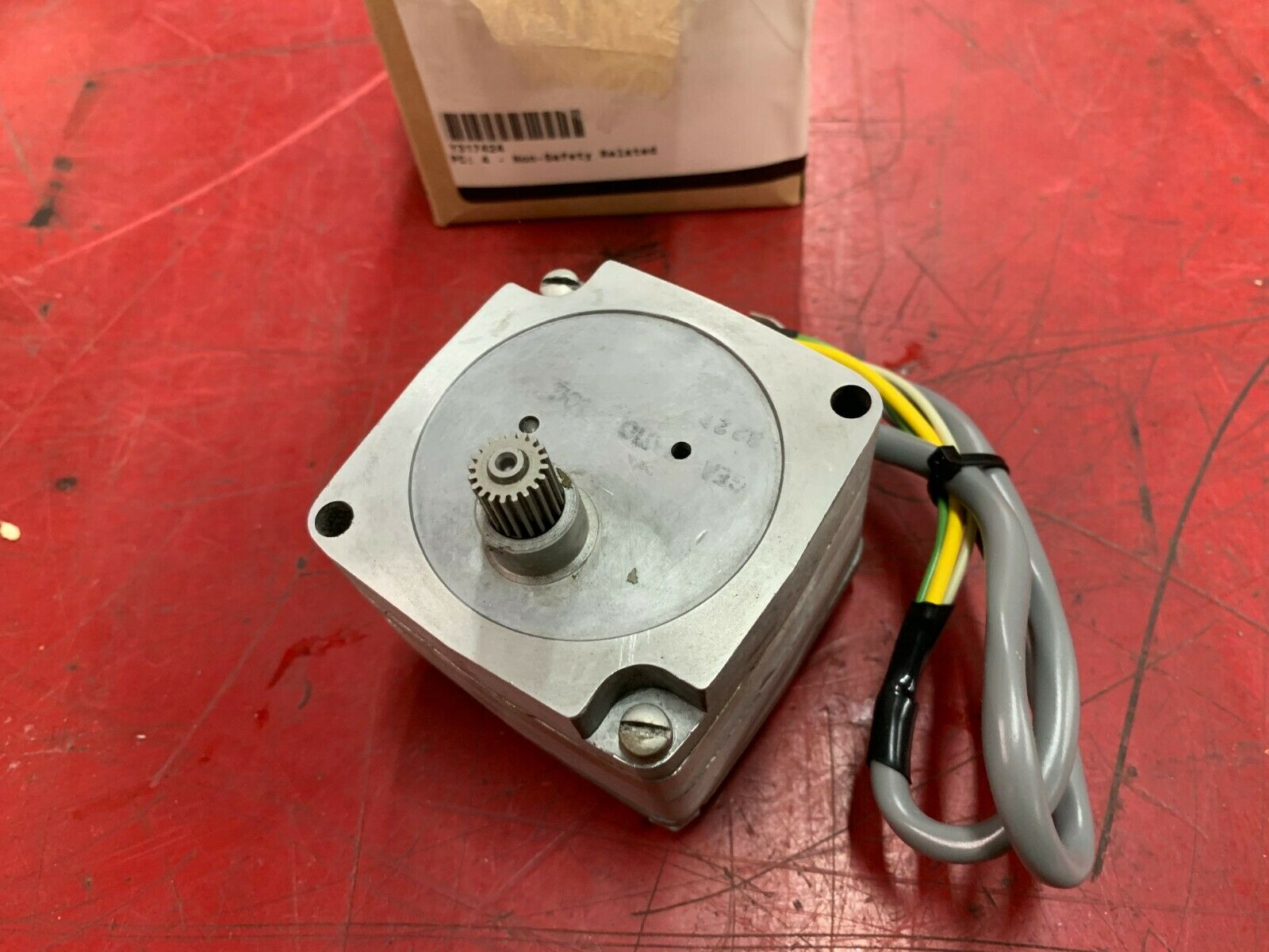 USED HONEYWELL SYNCHRONOUS MOTOR 30362481-001