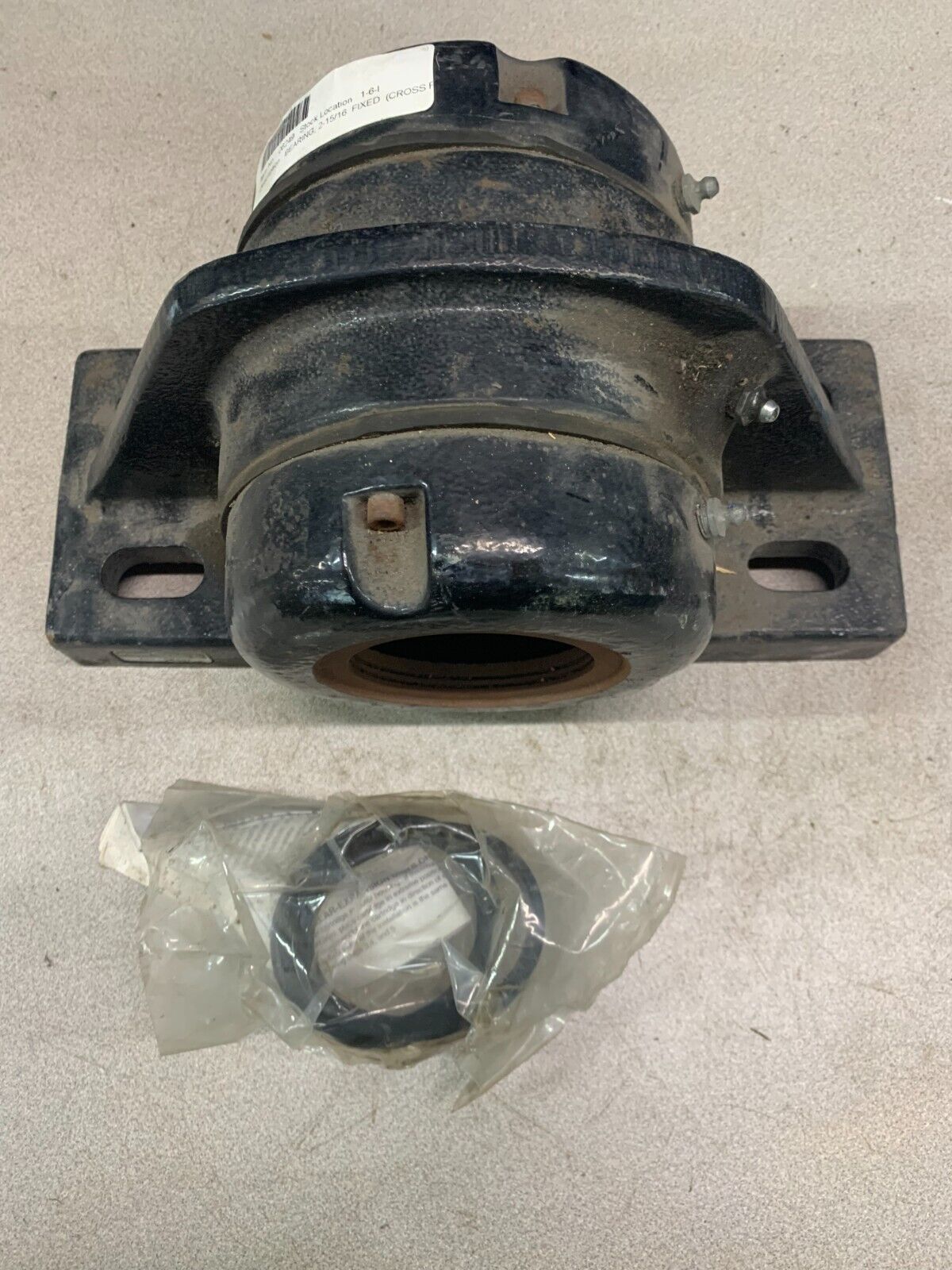 NEW NO BOX REXNORD PILLOW BLOCK BEARING 2-15/16 BORE AMP-5215F